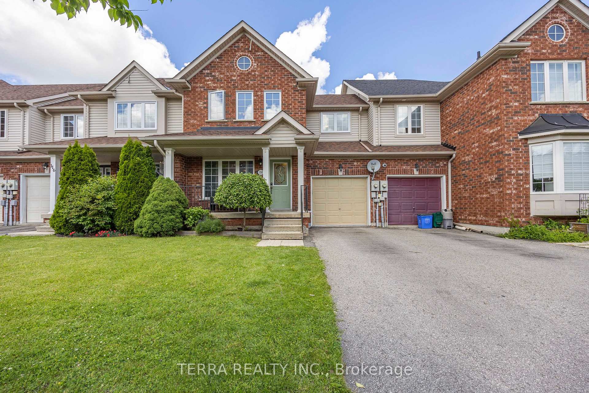 Photo 4 of 114 Thrushwood Drive, Barrie, 400 West — HOMEH