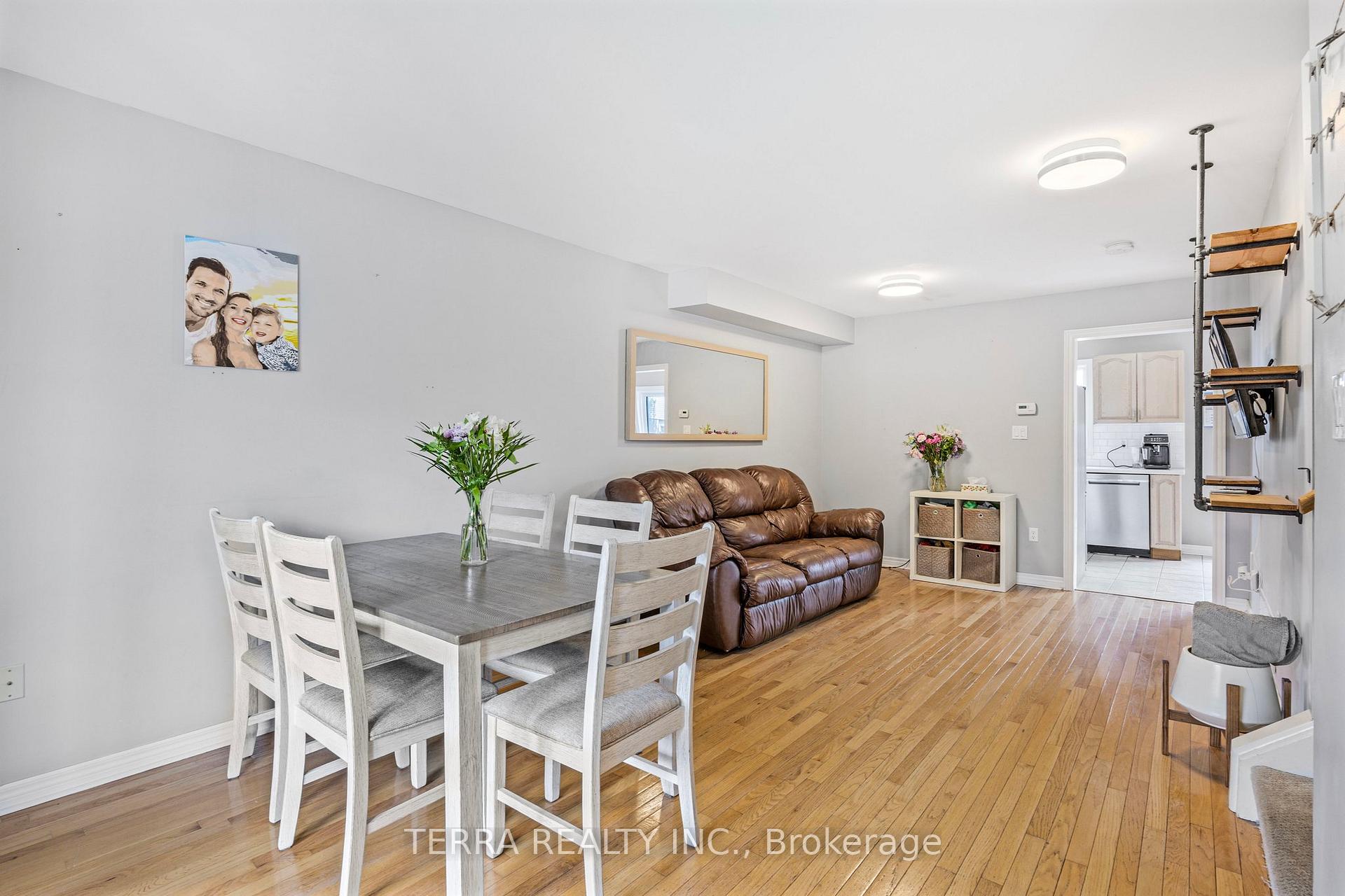 Photo 7 of 114 Thrushwood Drive, Barrie, 400 West — HOMEH
