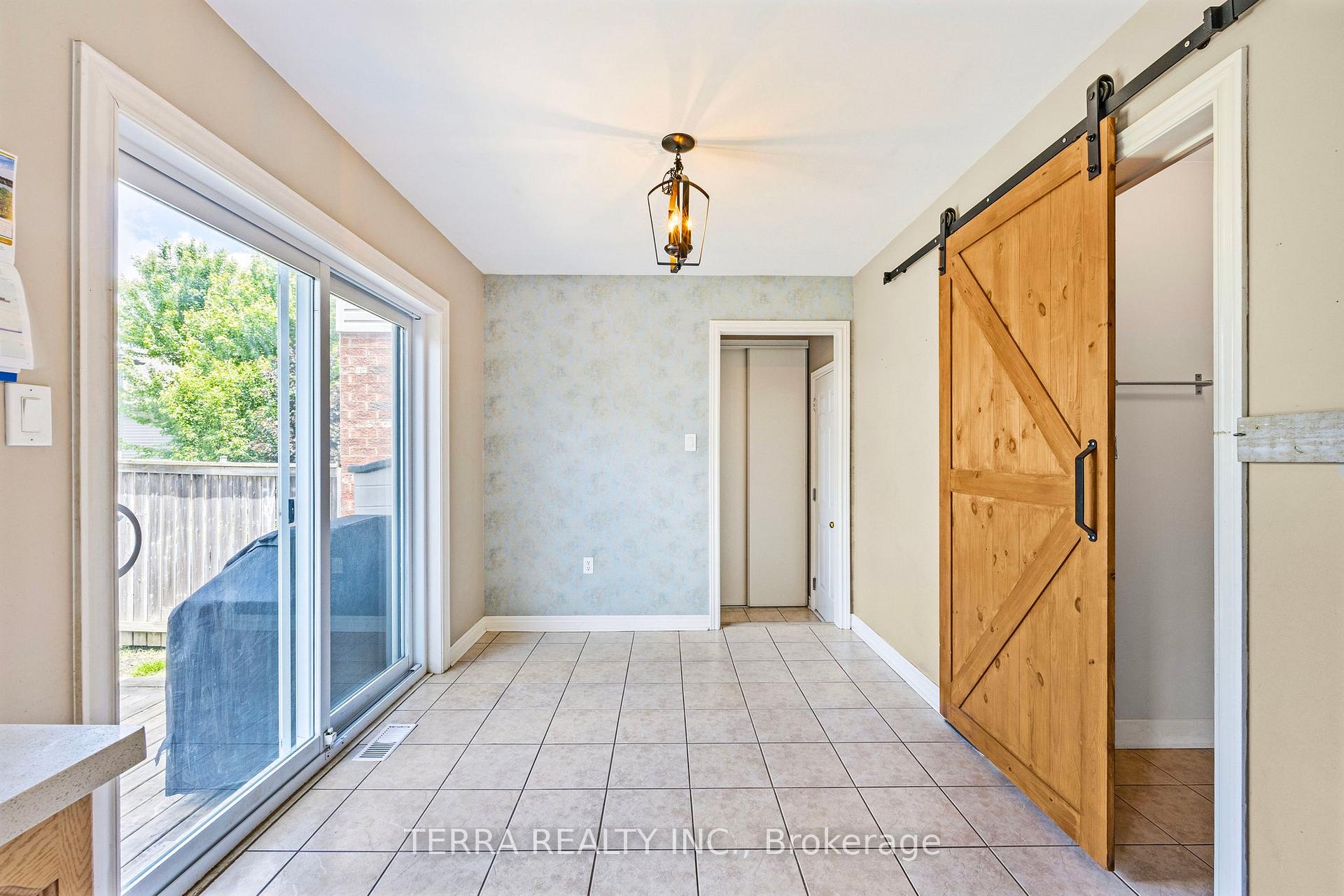 Photo 13 of 114 Thrushwood Drive, Barrie, 400 West — HOMEH