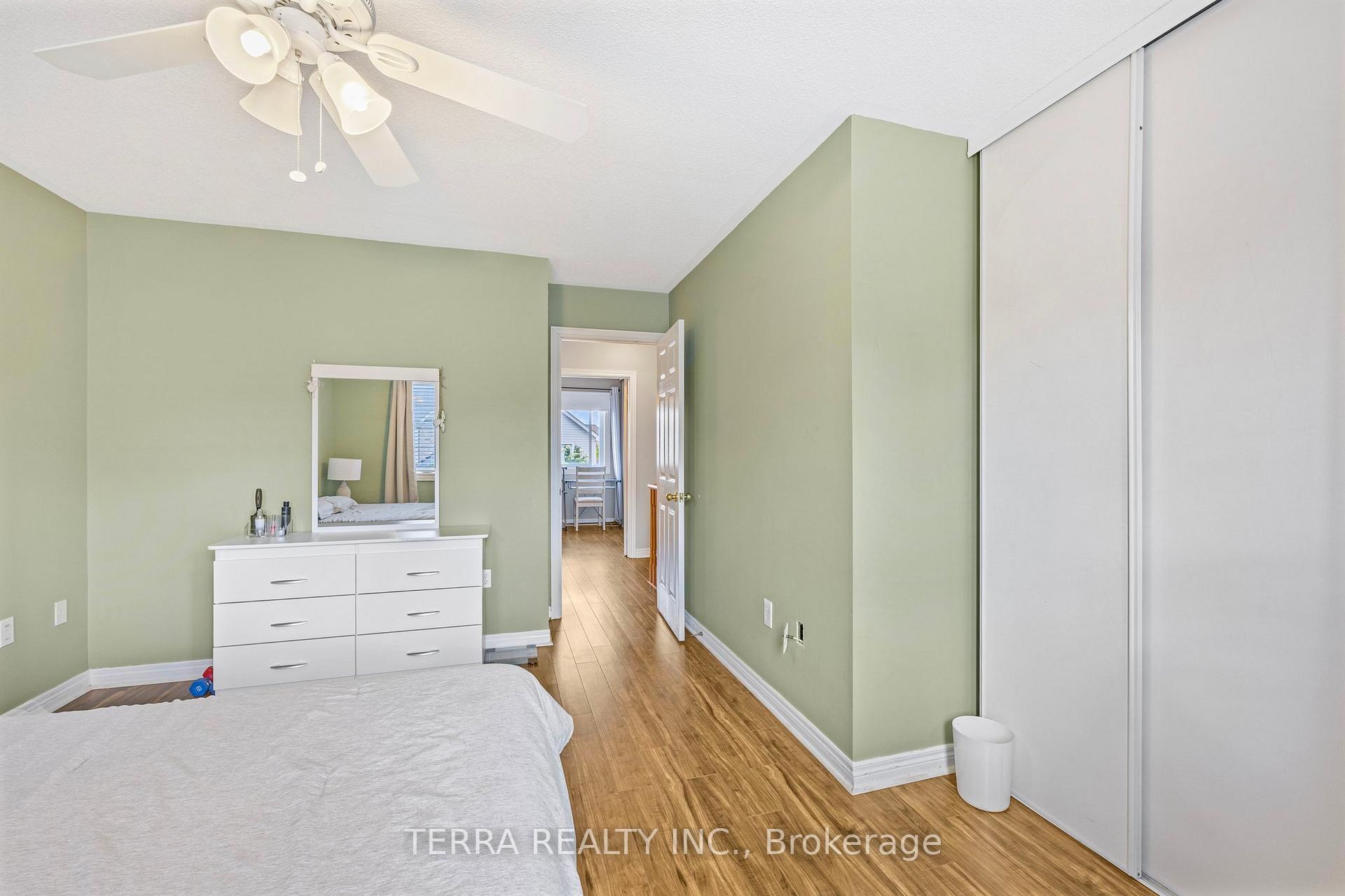 Photo 18 of 114 Thrushwood Drive, Barrie, 400 West — HOMEH