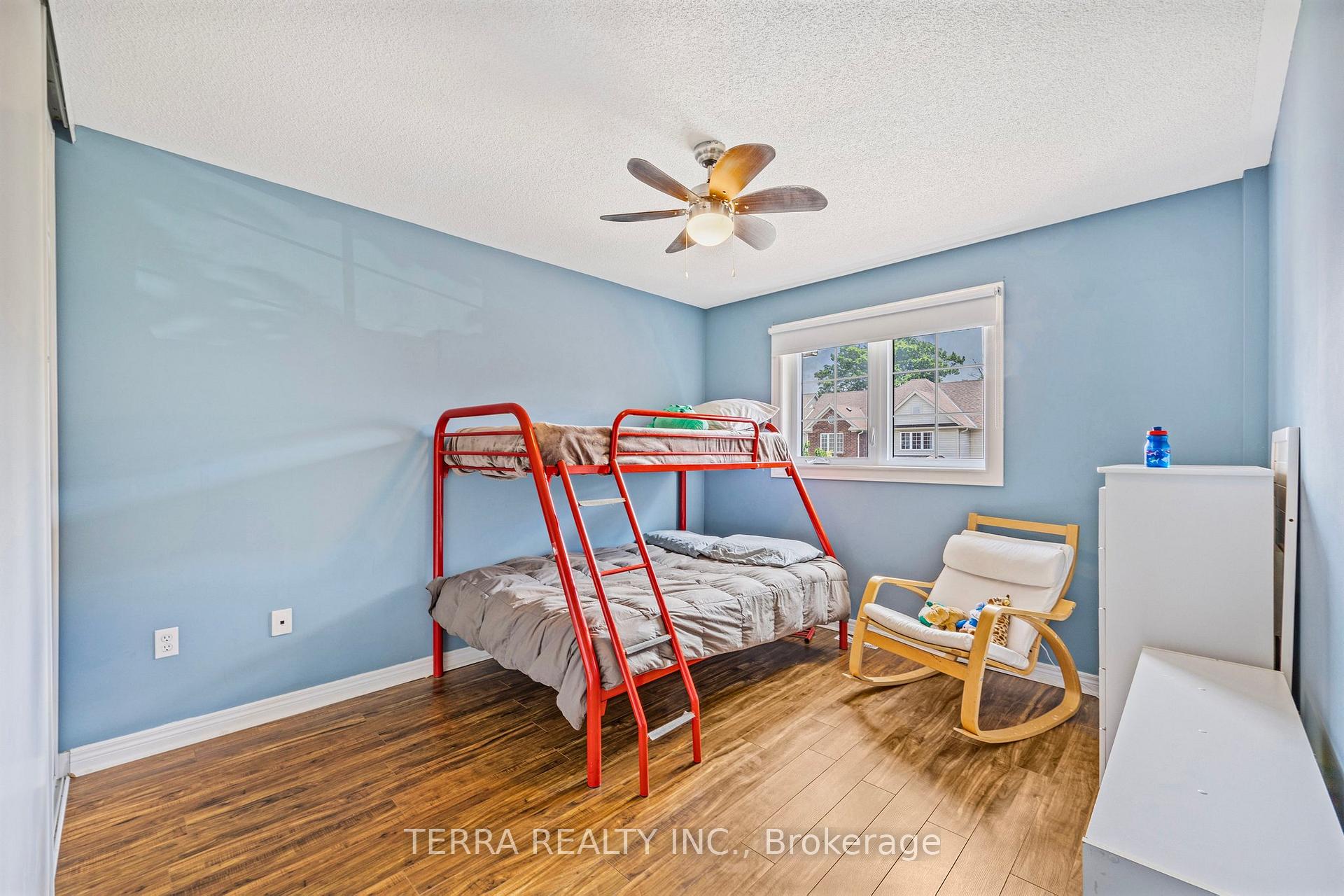 Photo 21 of 114 Thrushwood Drive, Barrie, 400 West — HOMEH