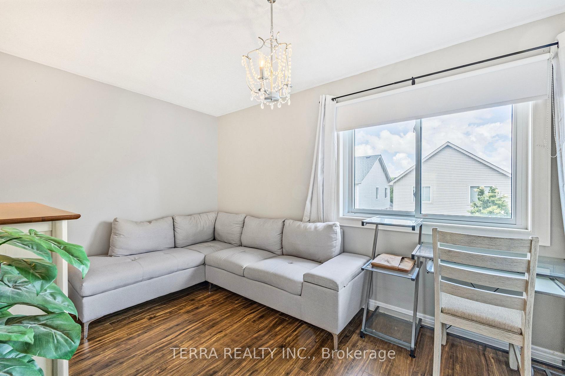 Photo 20 of 114 Thrushwood Drive, Barrie, 400 West — HOMEH