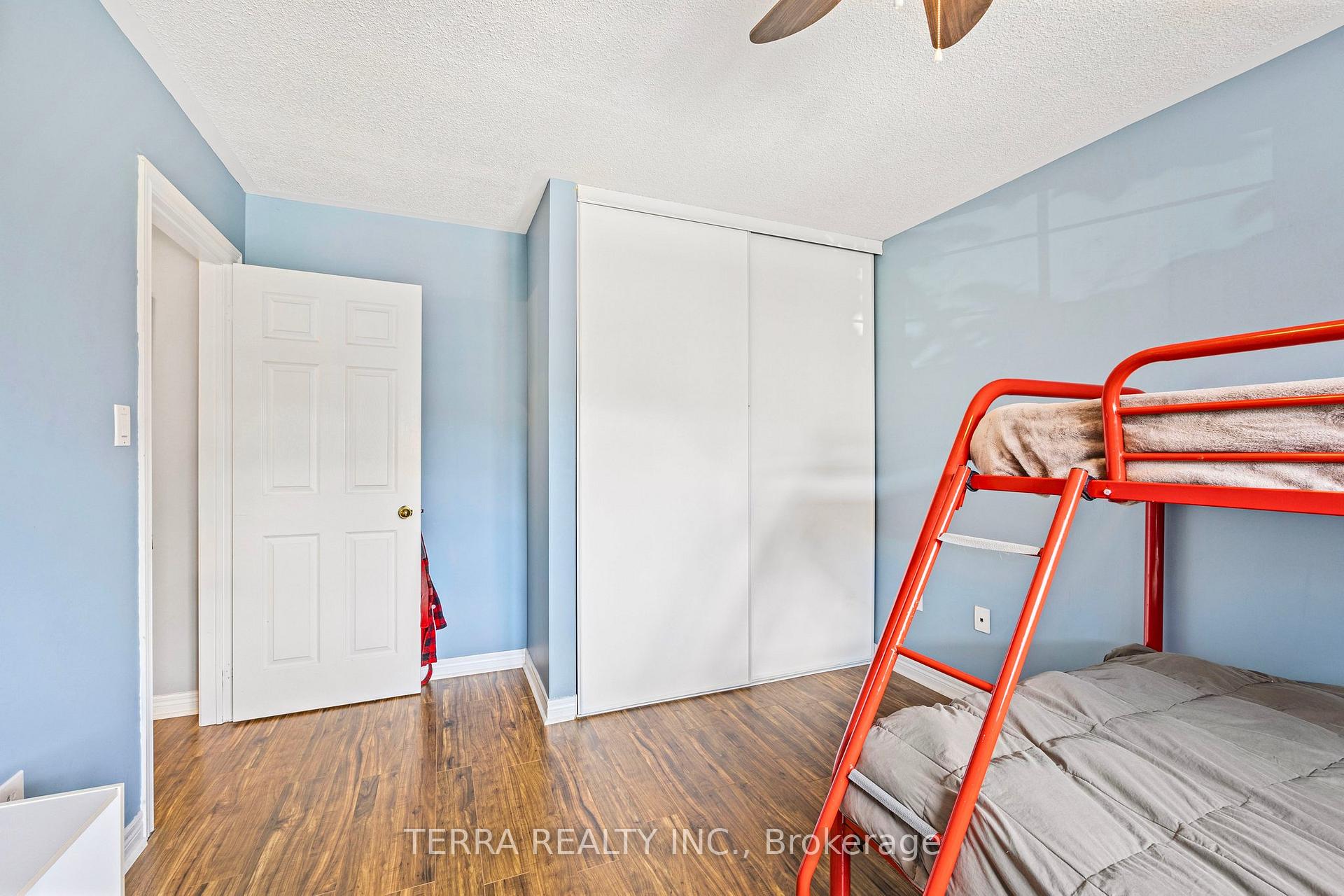 Photo 19 of 114 Thrushwood Drive, Barrie, 400 West — HOMEH