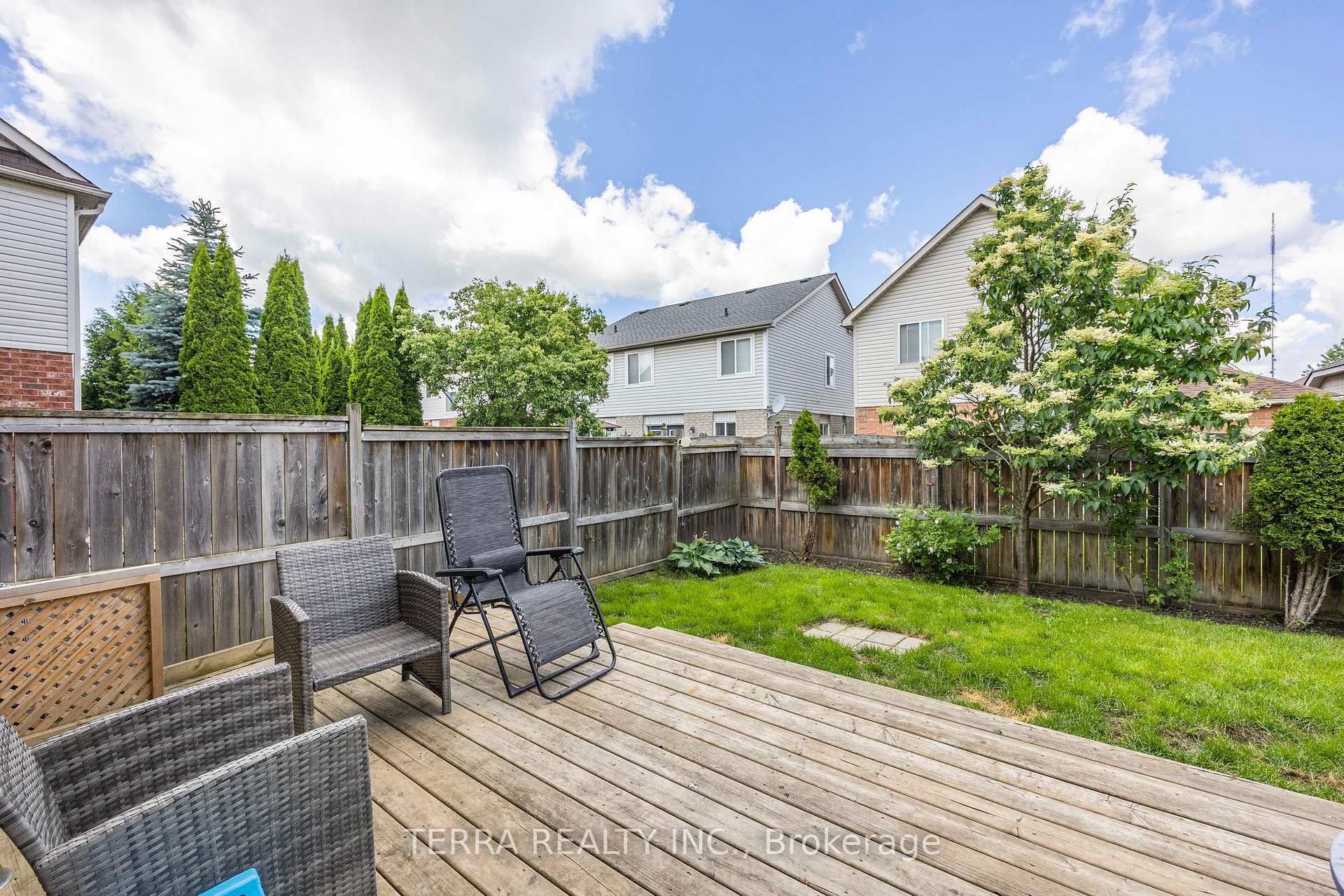 Photo 22 of 114 Thrushwood Drive, Barrie, 400 West — HOMEH