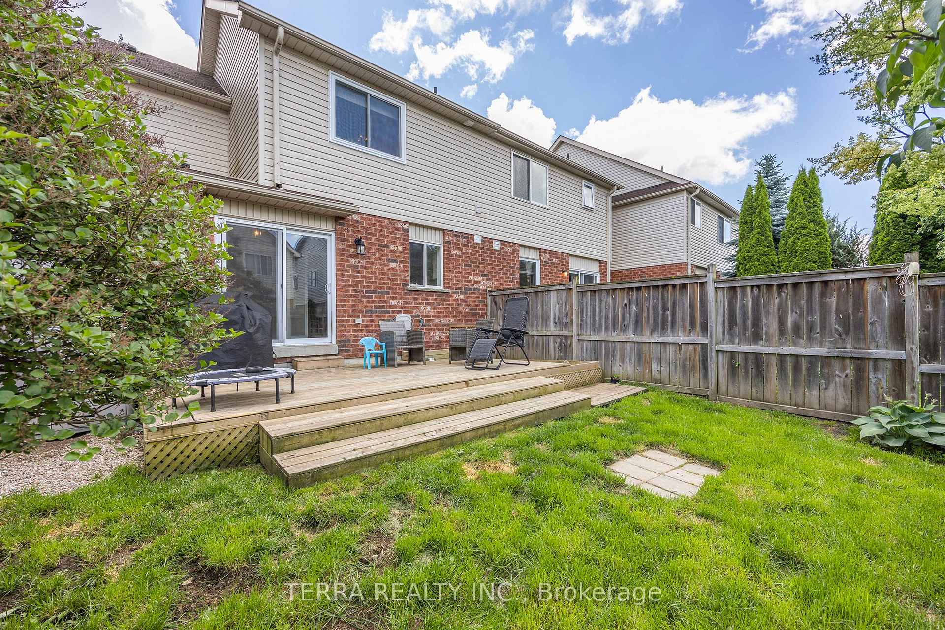Photo 26 of 114 Thrushwood Drive, Barrie, 400 West — HOMEH