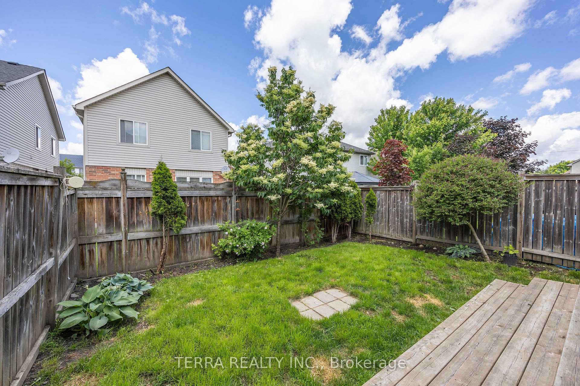 Photo 25 of 114 Thrushwood Drive, Barrie, 400 West — HOMEH