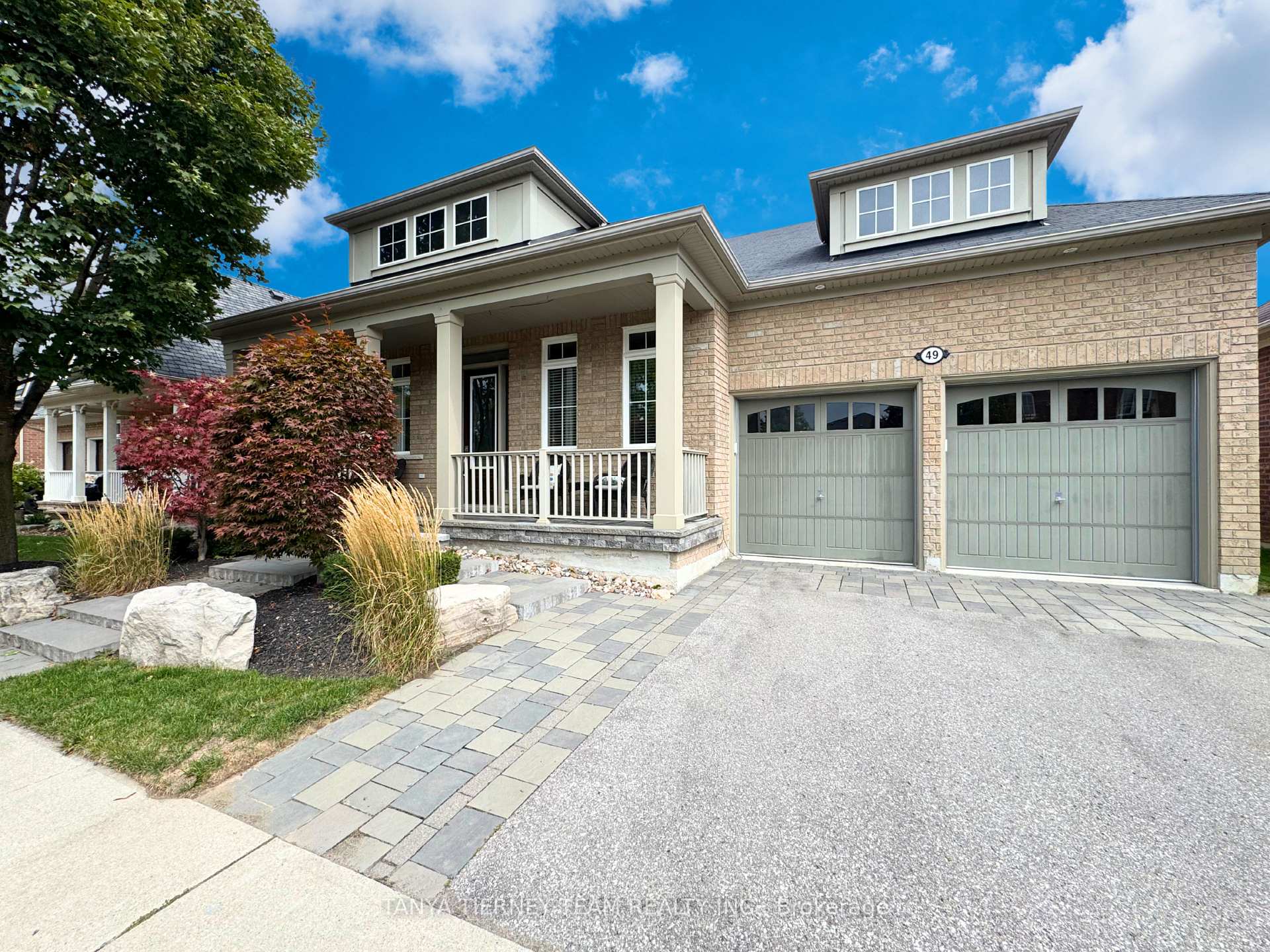 Photo 2 of 49 Montana Crescent, Whitby, Brooklin — HOMEH