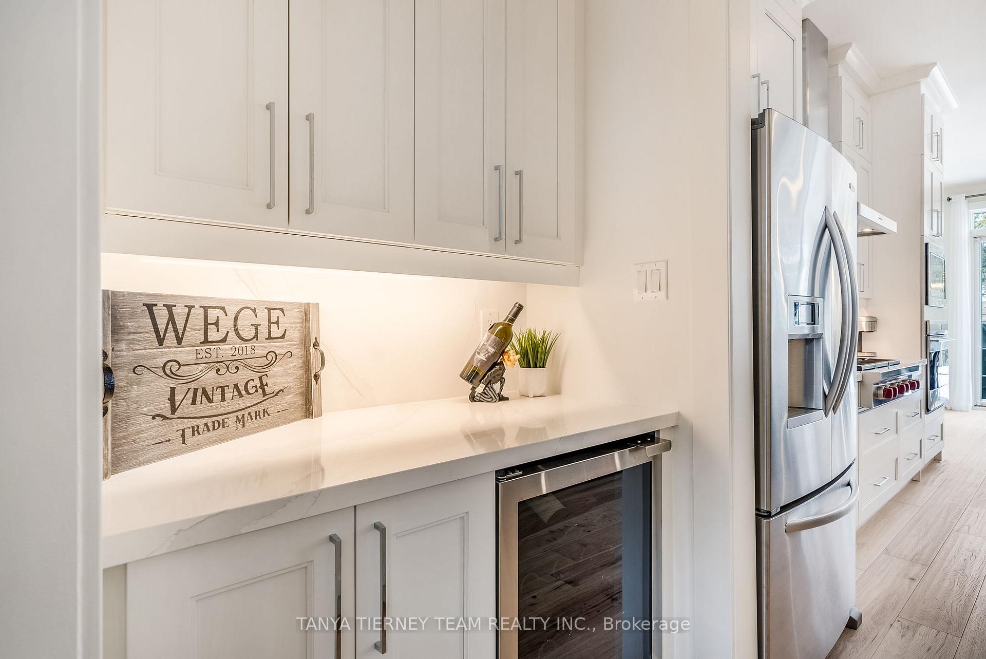 Photo 3 of 49 Montana Crescent, Whitby, Brooklin — HOMEH