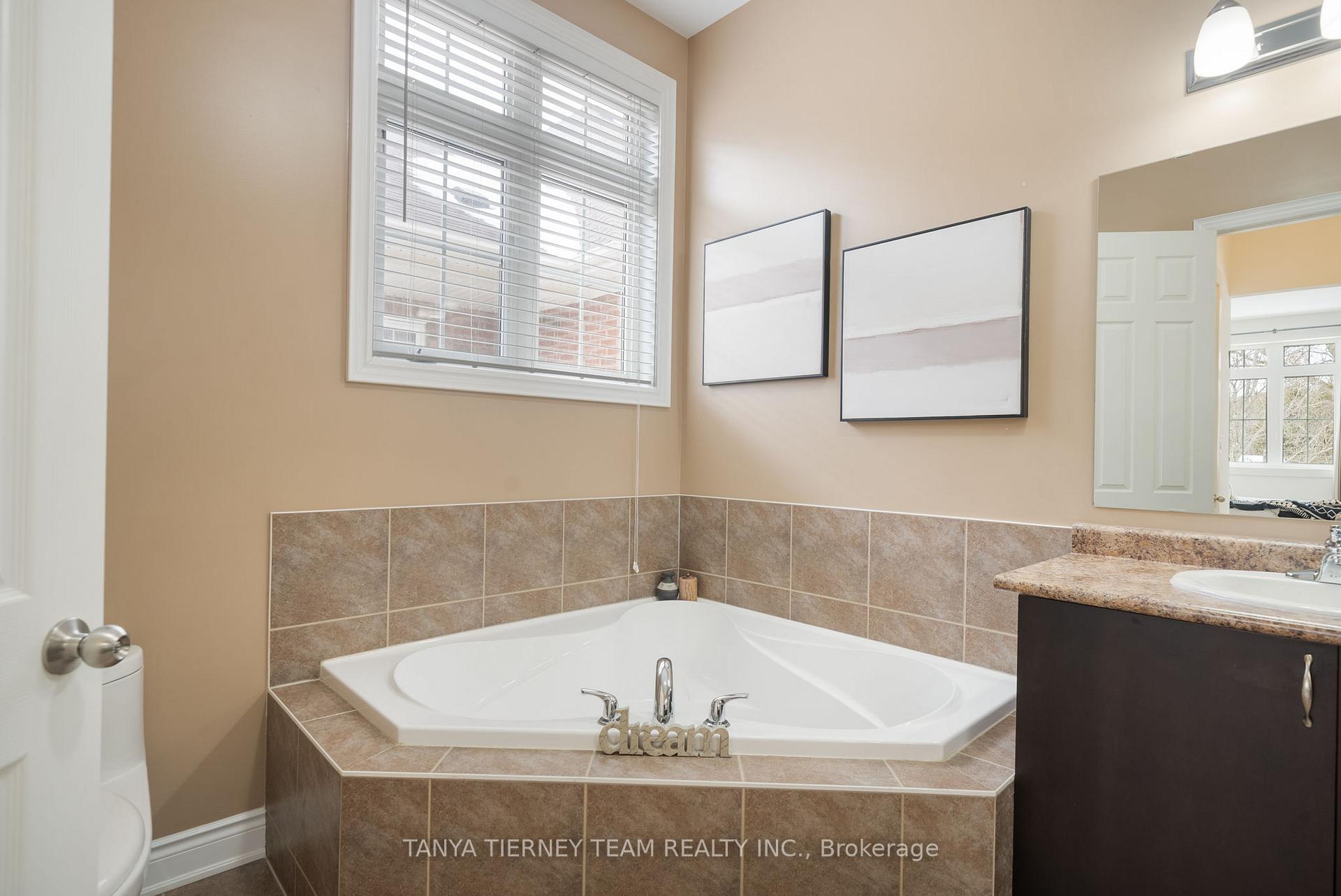 Photo 39 of 49 Montana Crescent, Whitby, Brooklin — HOMEH