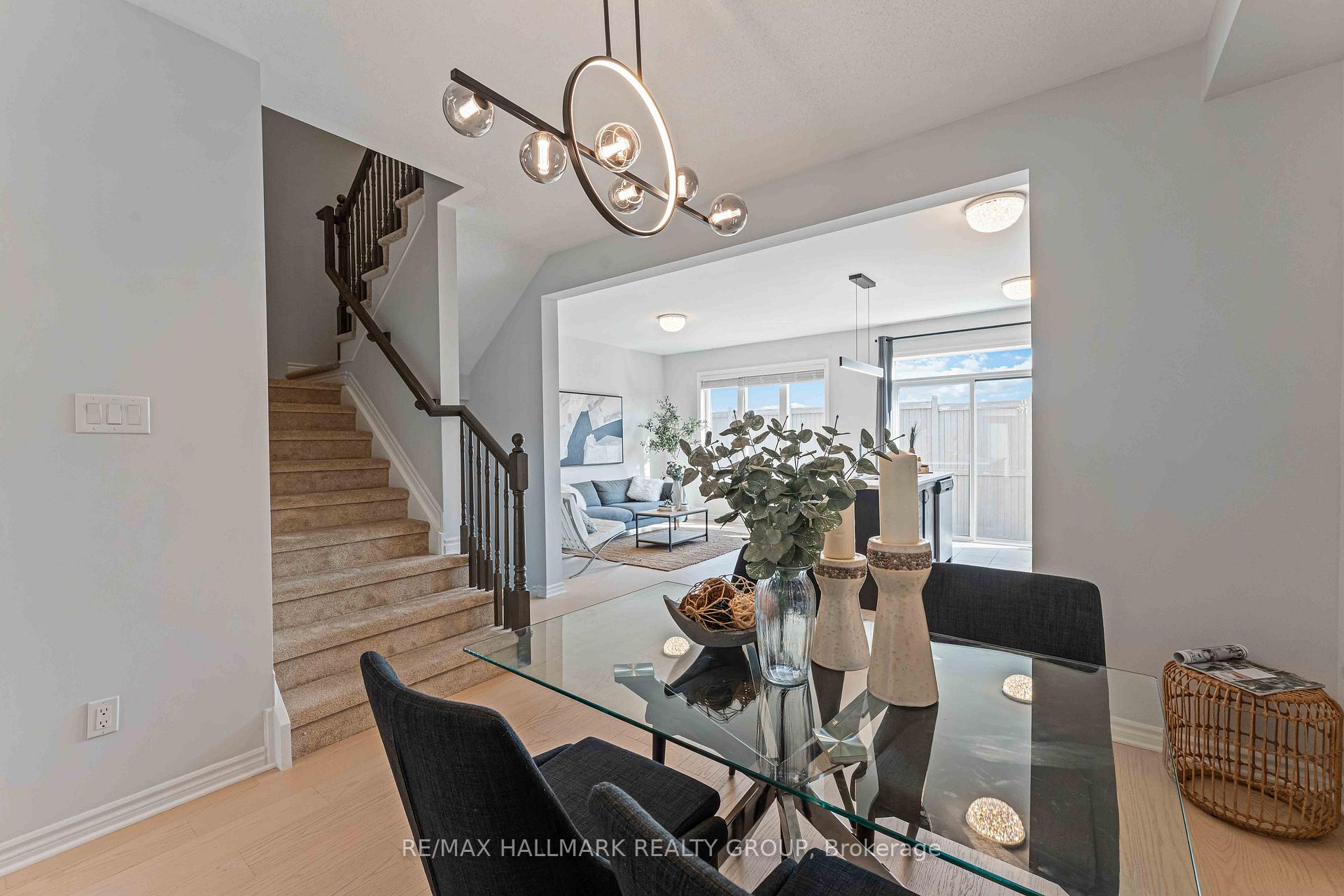 Photo 7 of 402 Edgevalley Court, Ottawa, Stittsville (North) — HOMEH