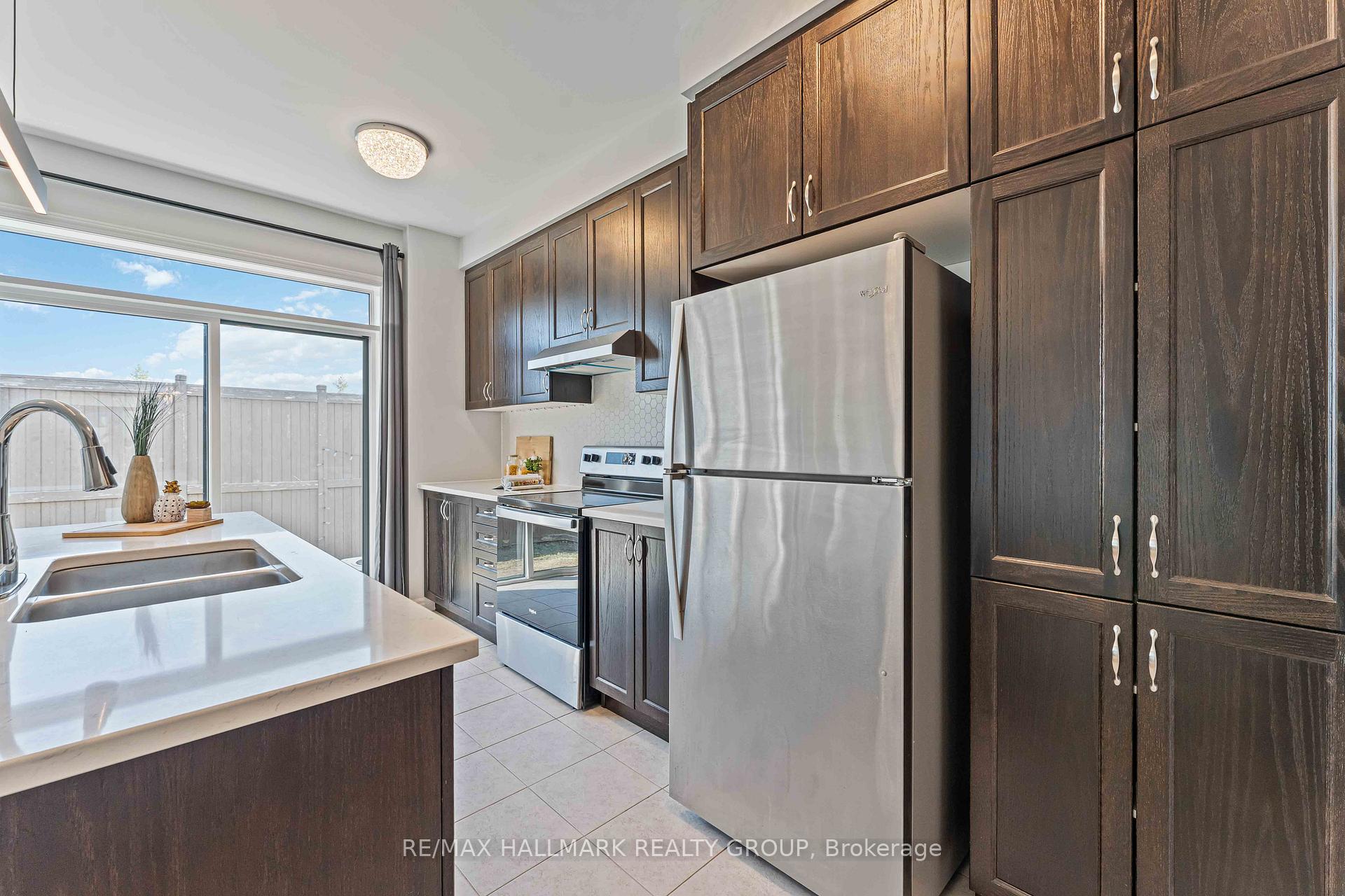 Photo 2 of 402 Edgevalley Court, Ottawa, Stittsville (North) — HOMEH