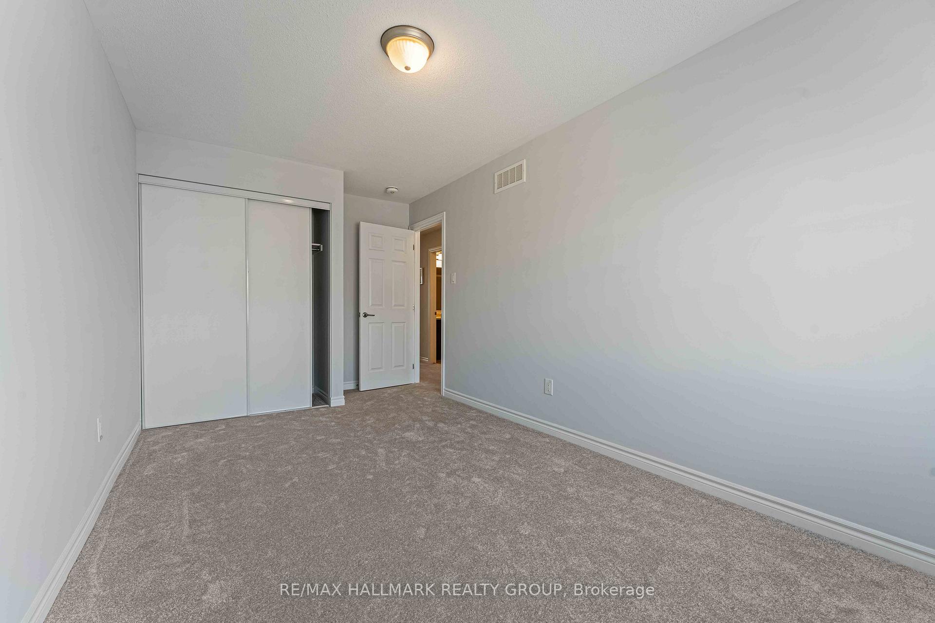 Photo 3 of 402 Edgevalley Court, Ottawa, Stittsville (North) — HOMEH