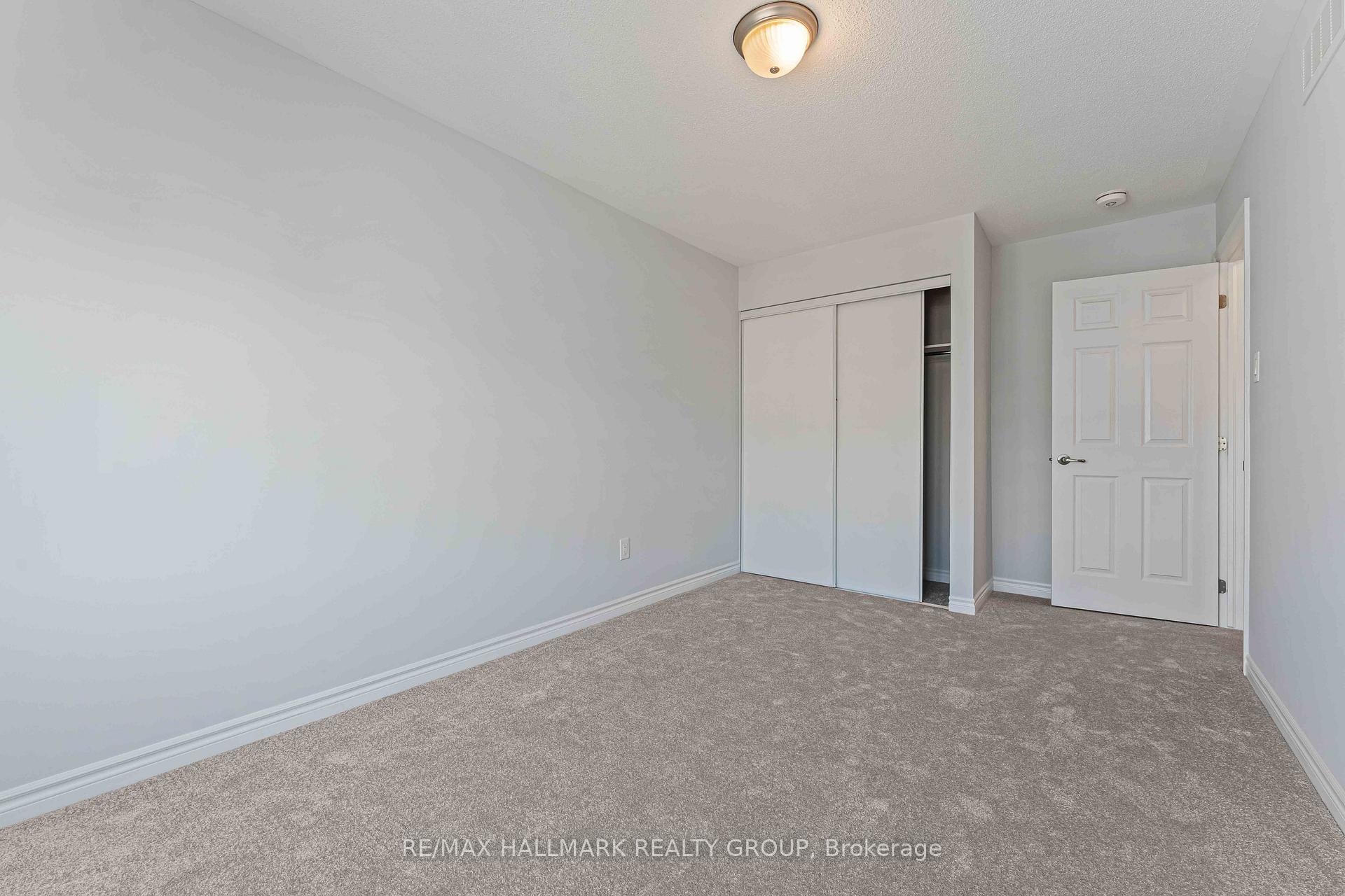 Photo 4 of 402 Edgevalley Court, Ottawa, Stittsville (North) — HOMEH