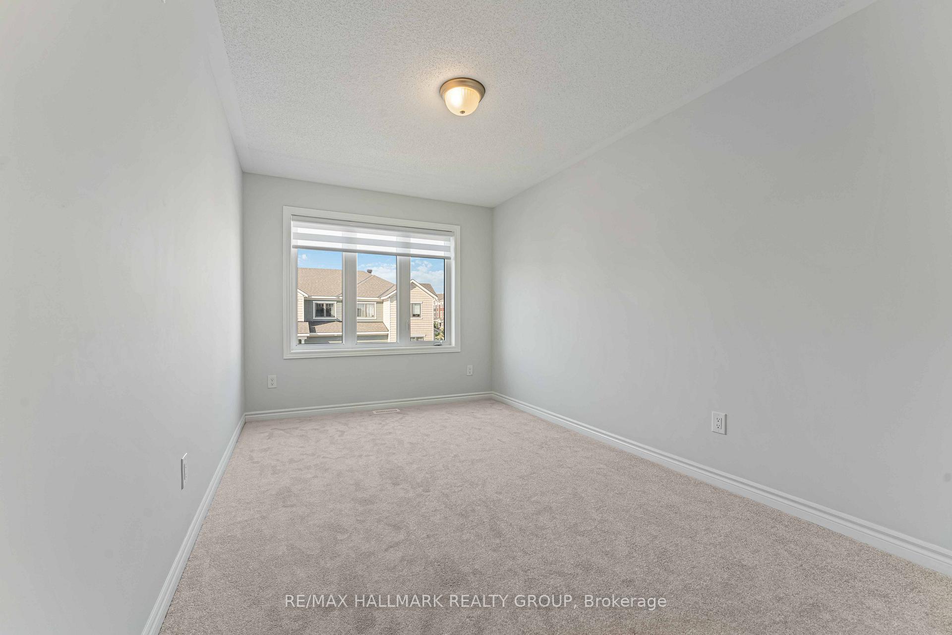 Photo 9 of 402 Edgevalley Court, Ottawa, Stittsville (North) — HOMEH