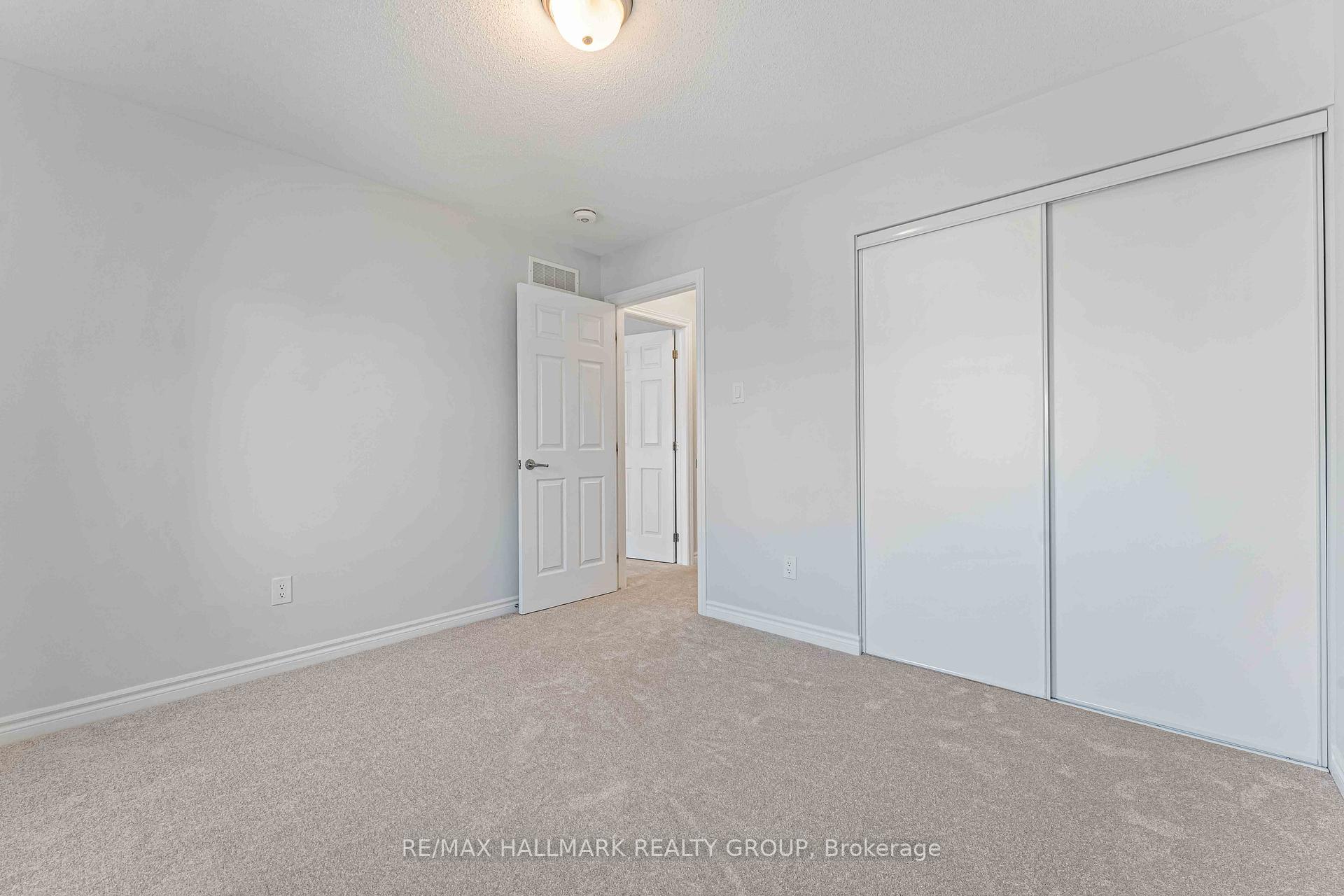 Photo 6 of 402 Edgevalley Court, Ottawa, Stittsville (North) — HOMEH