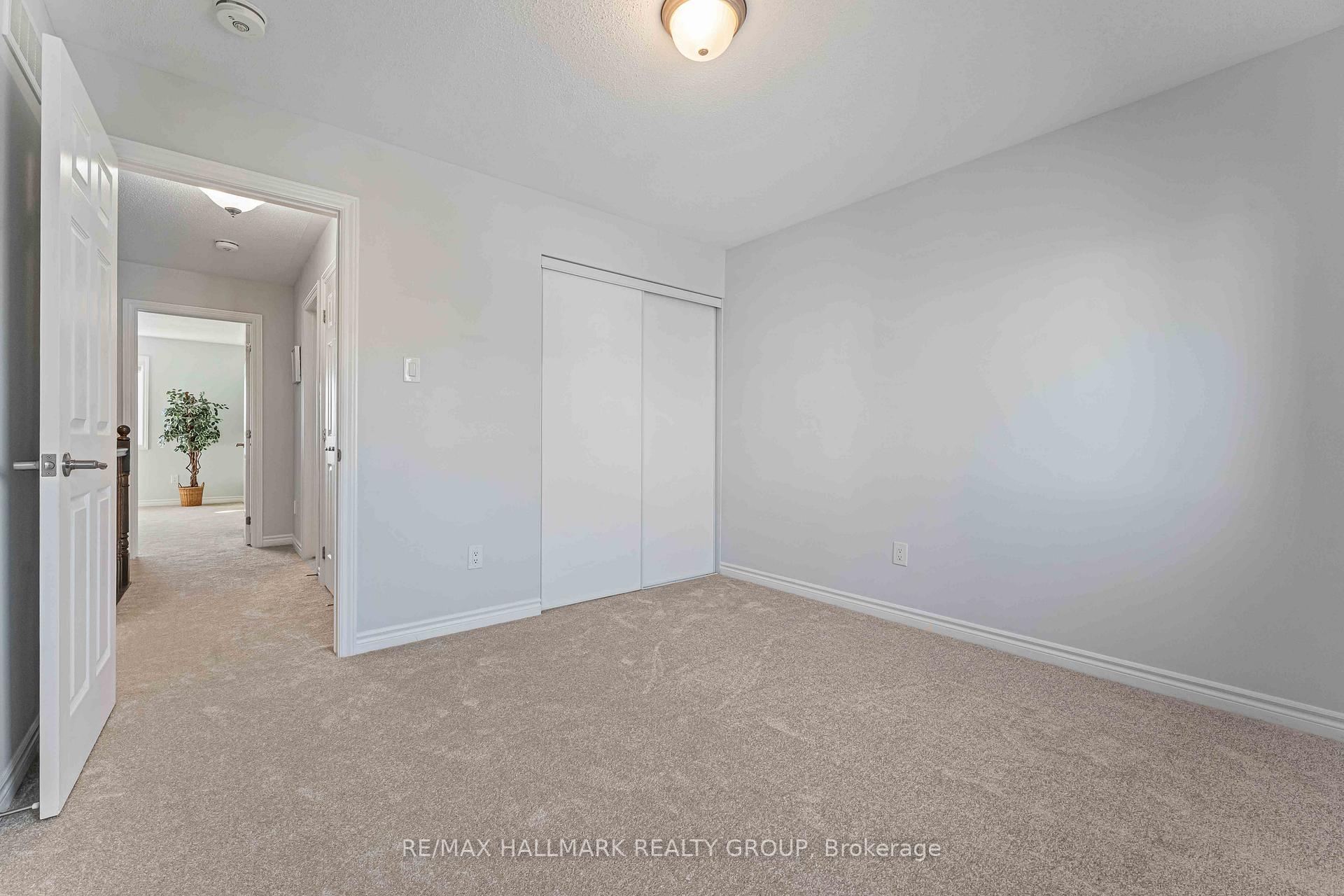 Photo 5 of 402 Edgevalley Court, Ottawa, Stittsville (North) — HOMEH
