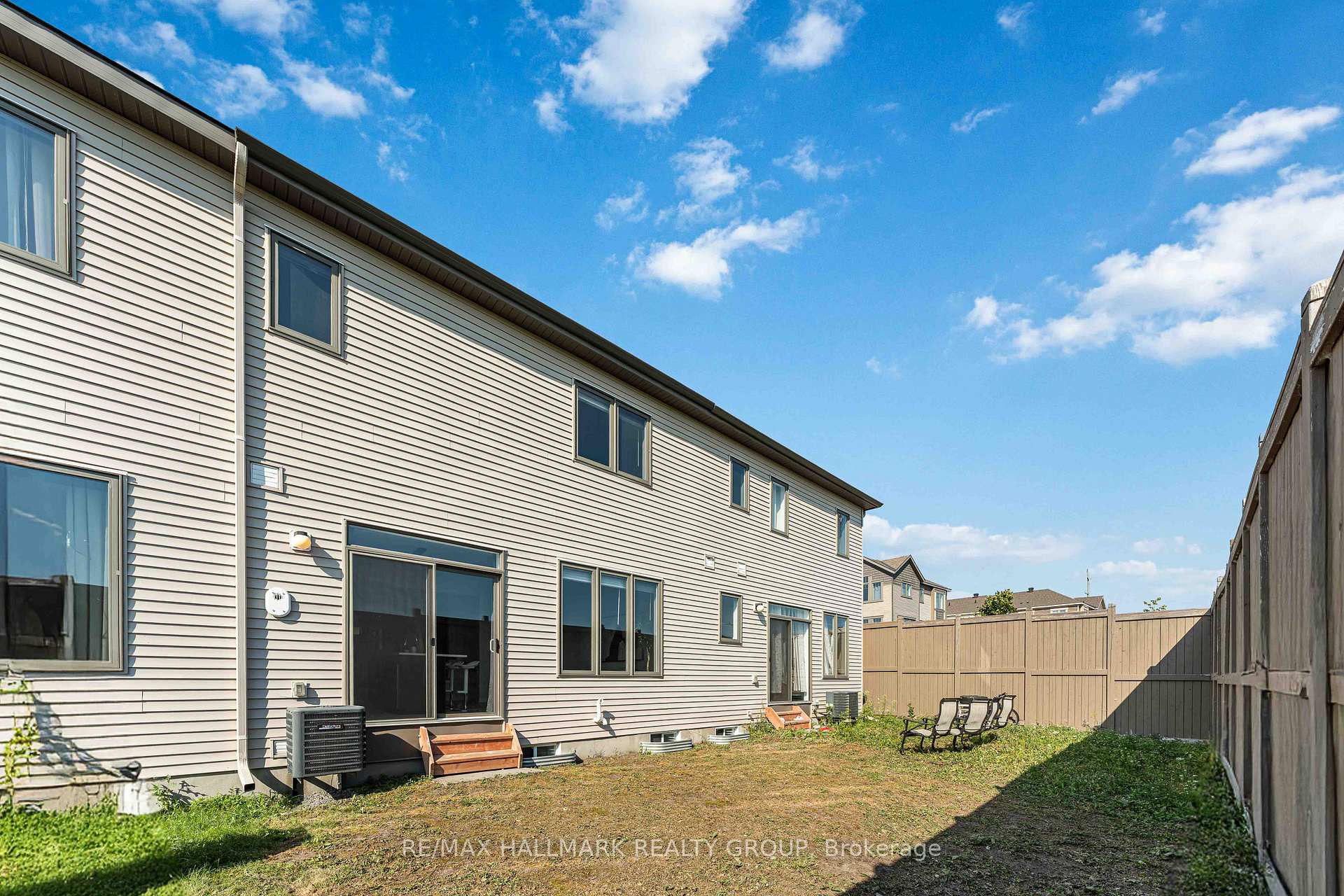 Photo 12 of 402 Edgevalley Court, Ottawa, Stittsville (North) — HOMEH