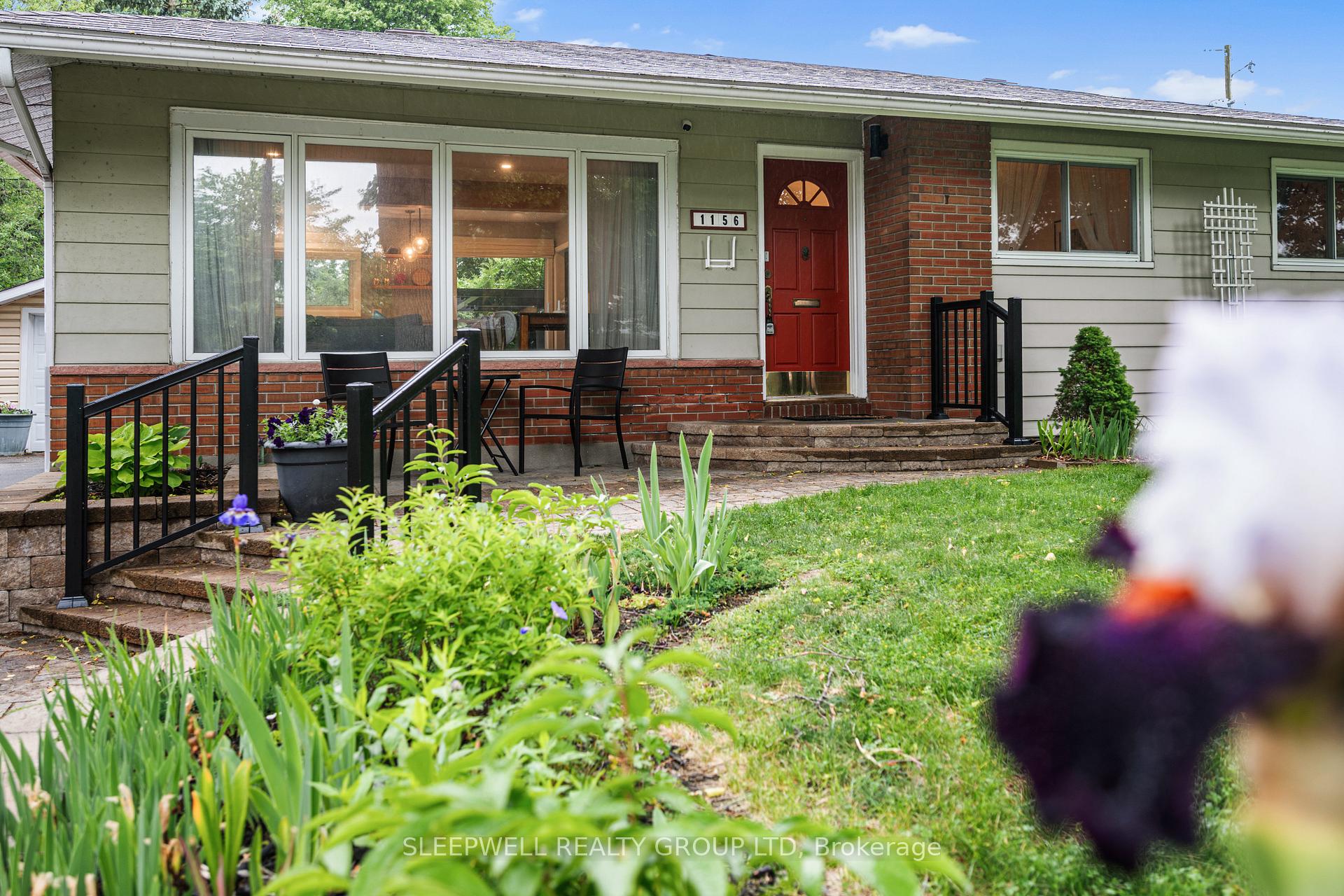 Front of 1156 Maybank Street