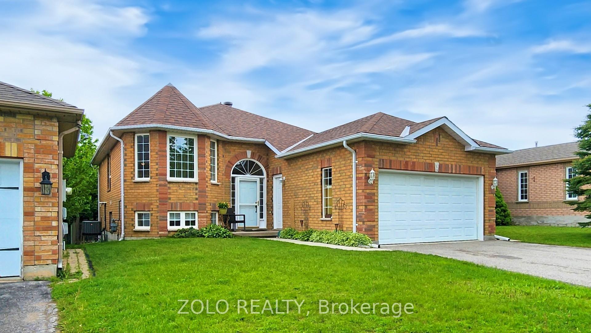 Photo 1 of 7 Golden Eagle Way, Barrie, Little Lake — HOMEH