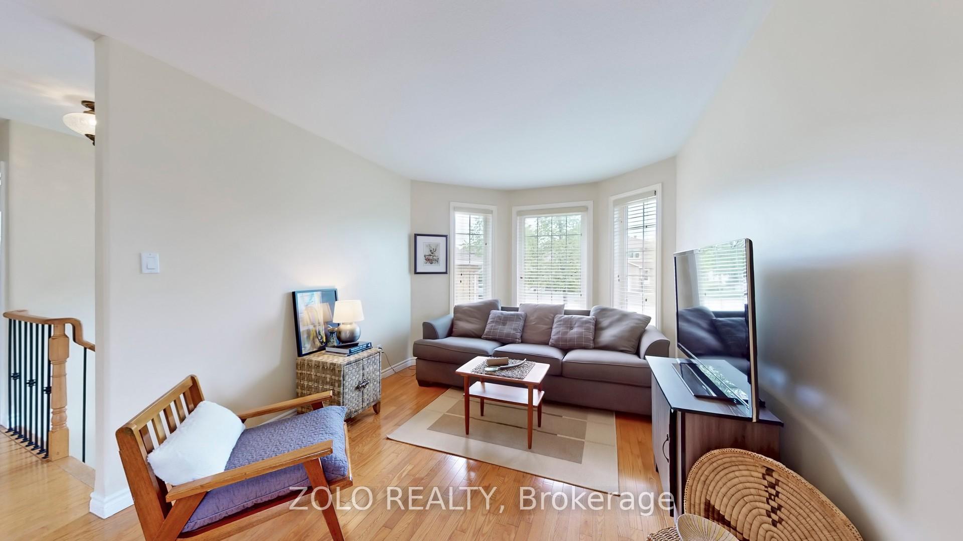Photo 6 of 7 Golden Eagle Way, Barrie, Little Lake — HOMEH