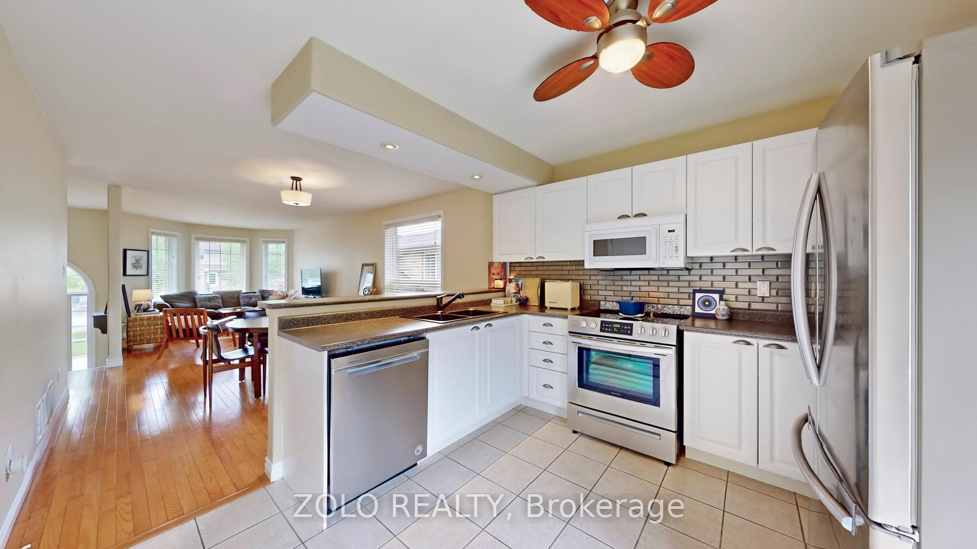 Photo 9 of 7 Golden Eagle Way, Barrie, Little Lake — HOMEH