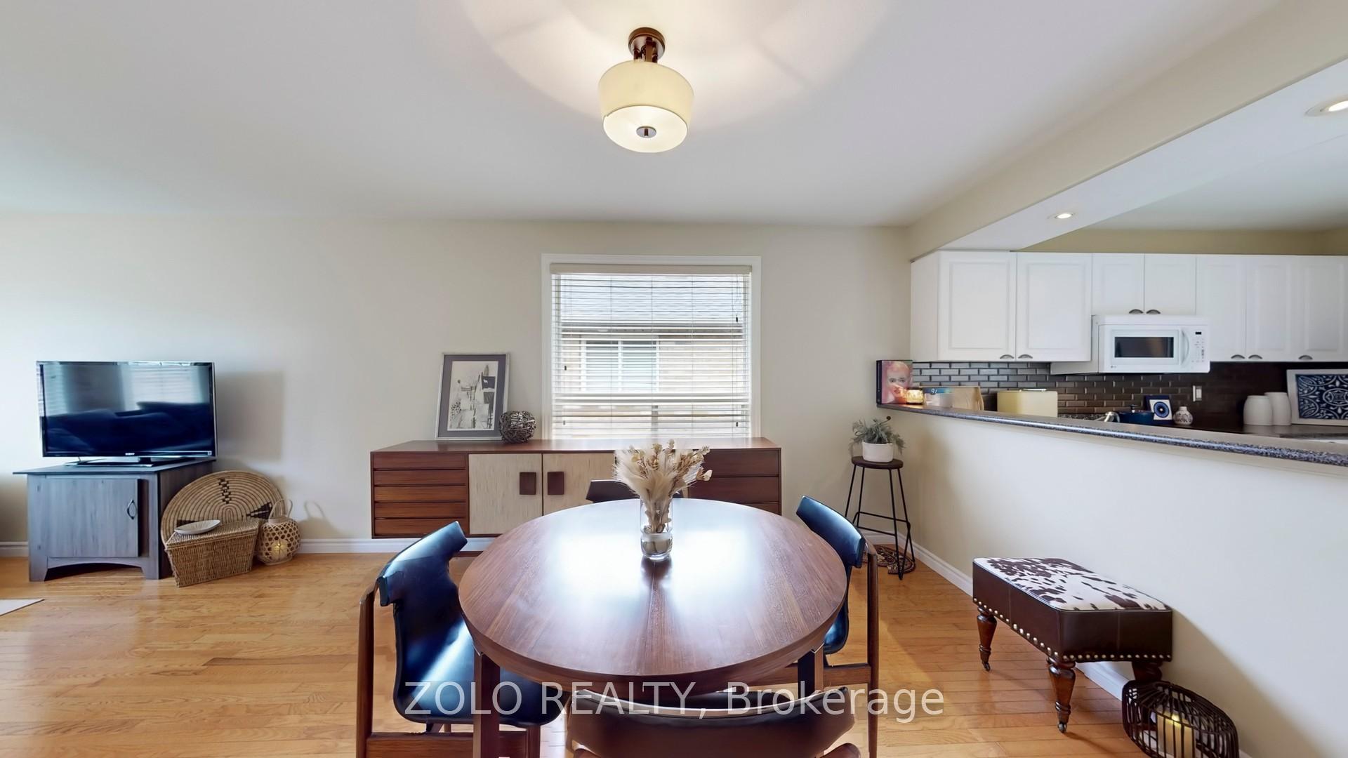Photo 11 of 7 Golden Eagle Way, Barrie, Little Lake — HOMEH
