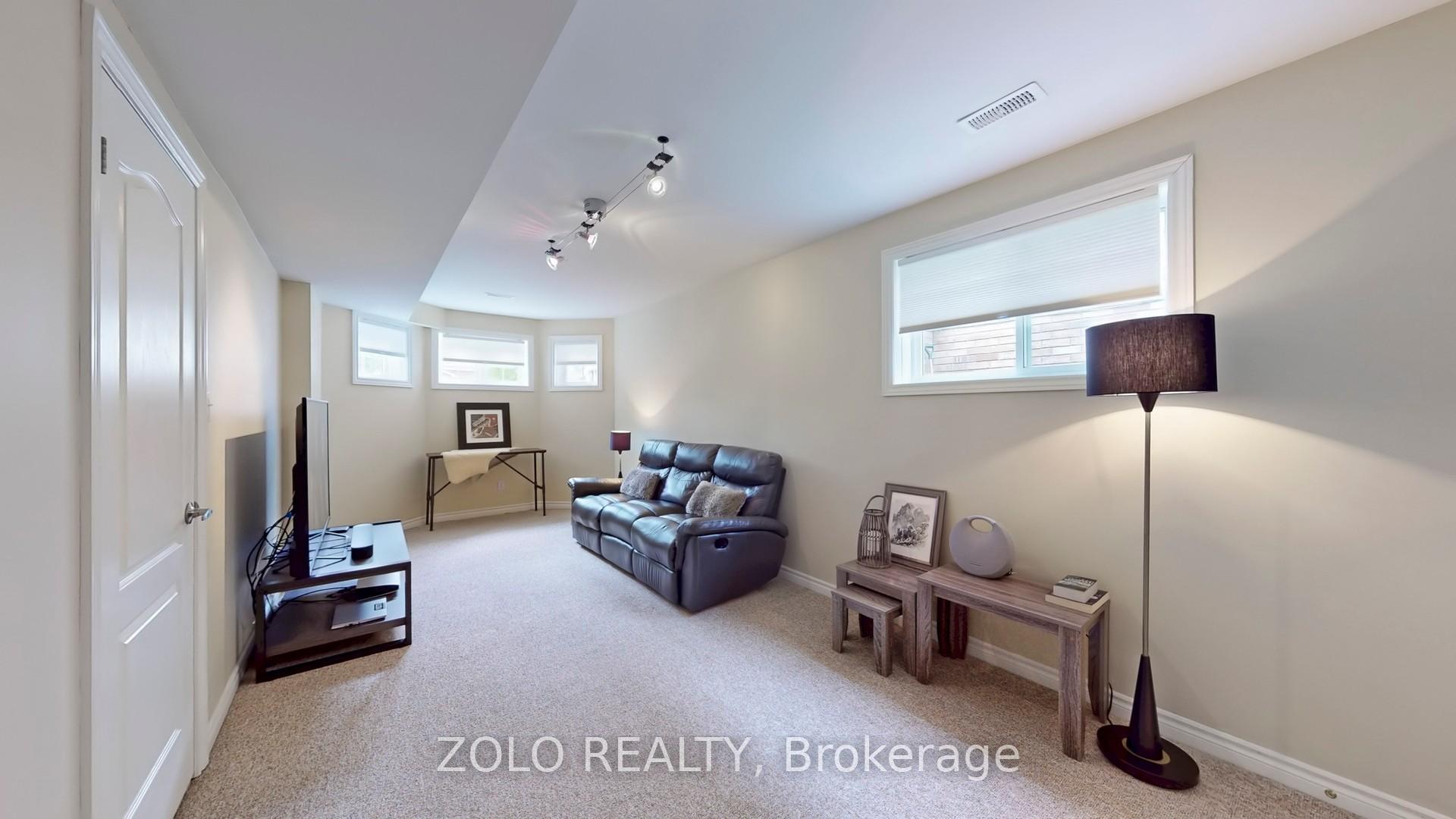 Photo 16 of 7 Golden Eagle Way, Barrie, Little Lake — HOMEH