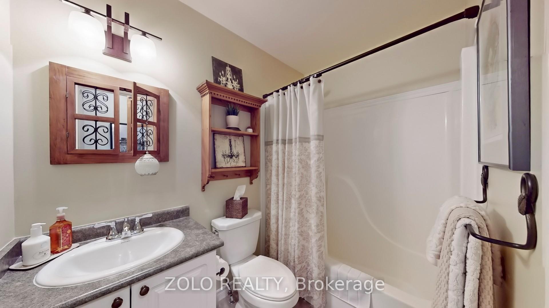 Photo 35 of 7 Golden Eagle Way, Barrie, Little Lake — HOMEH