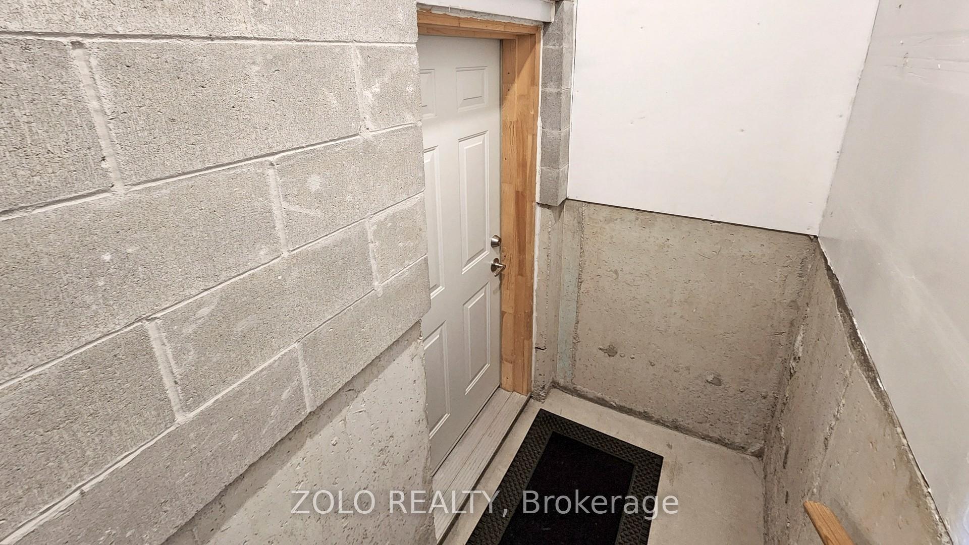 Photo 10 of 7 Golden Eagle Way, Barrie, Little Lake — HOMEH