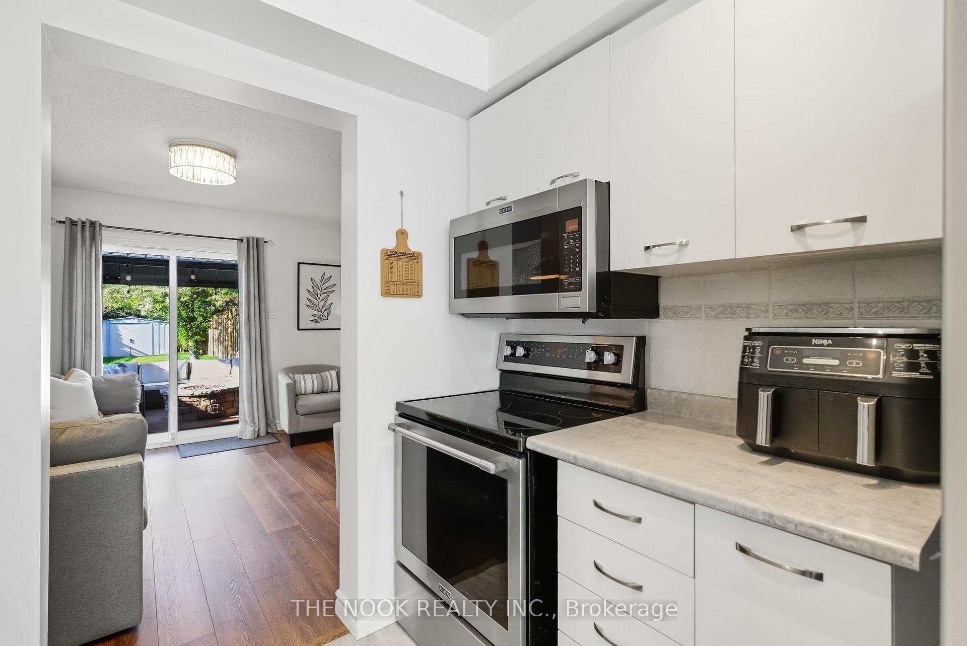 Photo 3 of 22 Wrenn Boulevard, Clarington, Bowmanville — HOMEH