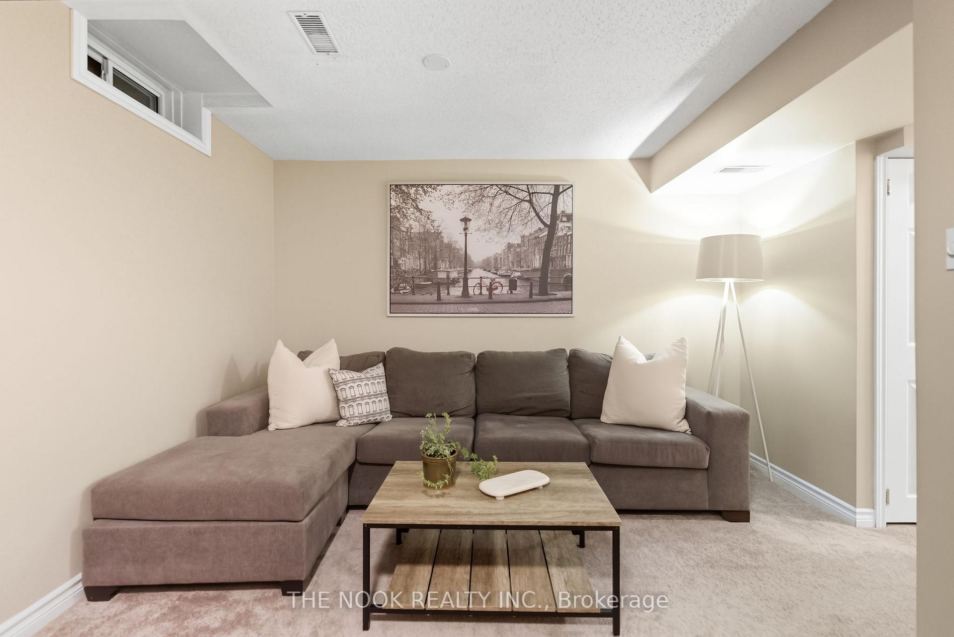 Photo 12 of 22 Wrenn Boulevard, Clarington, Bowmanville — HOMEH
