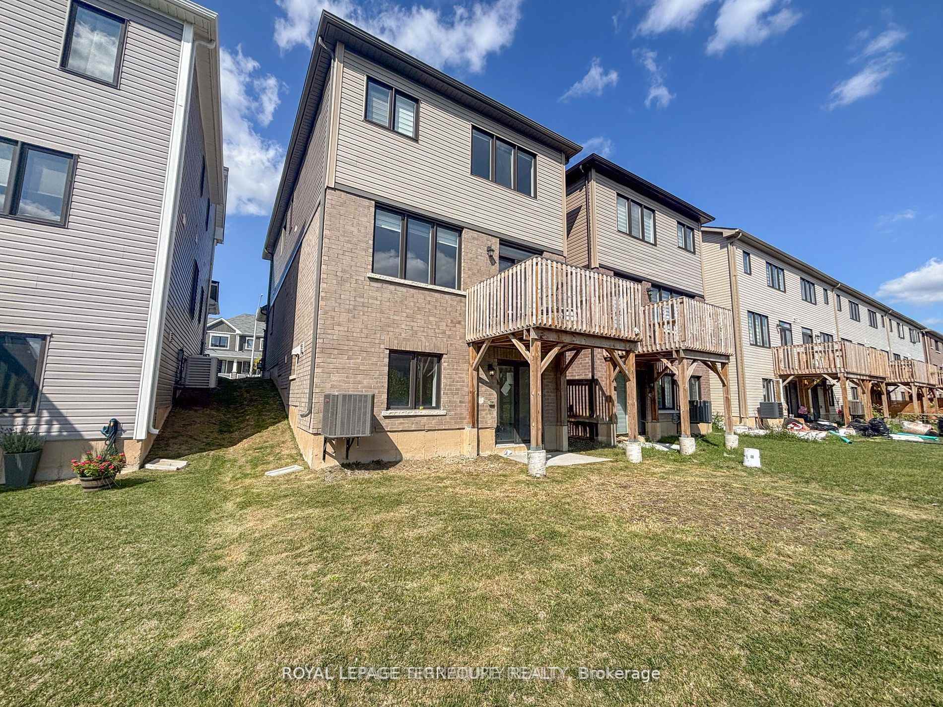 Photo 10 of 361 Vanilla Trail, Thorold, Rolling Meadows — HOMEH