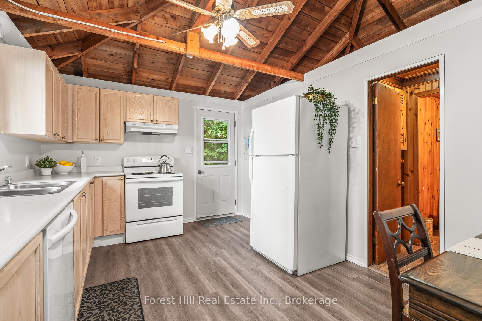 Photo 32 of 1277 Causeway Drive, Algonquin Highlands, McClintock — HOMEH