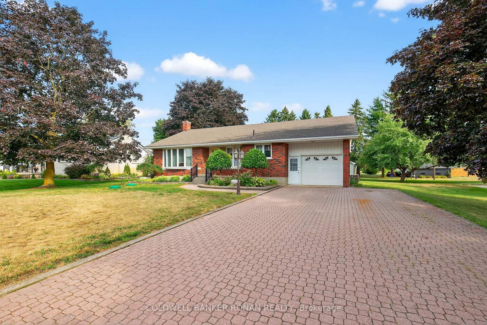 Photo 3 of 8 Douglas Drive, New Tecumseth, Alliston — HOMEH