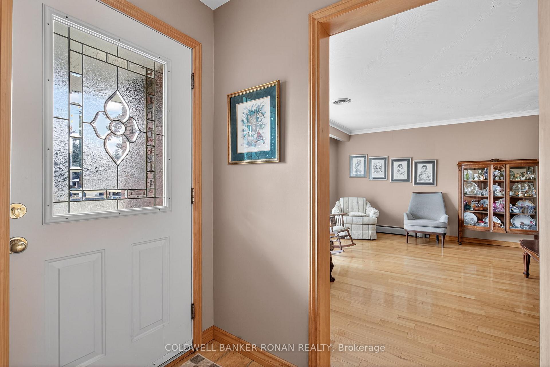 Photo 5 of 8 Douglas Drive, New Tecumseth, Alliston — HOMEH