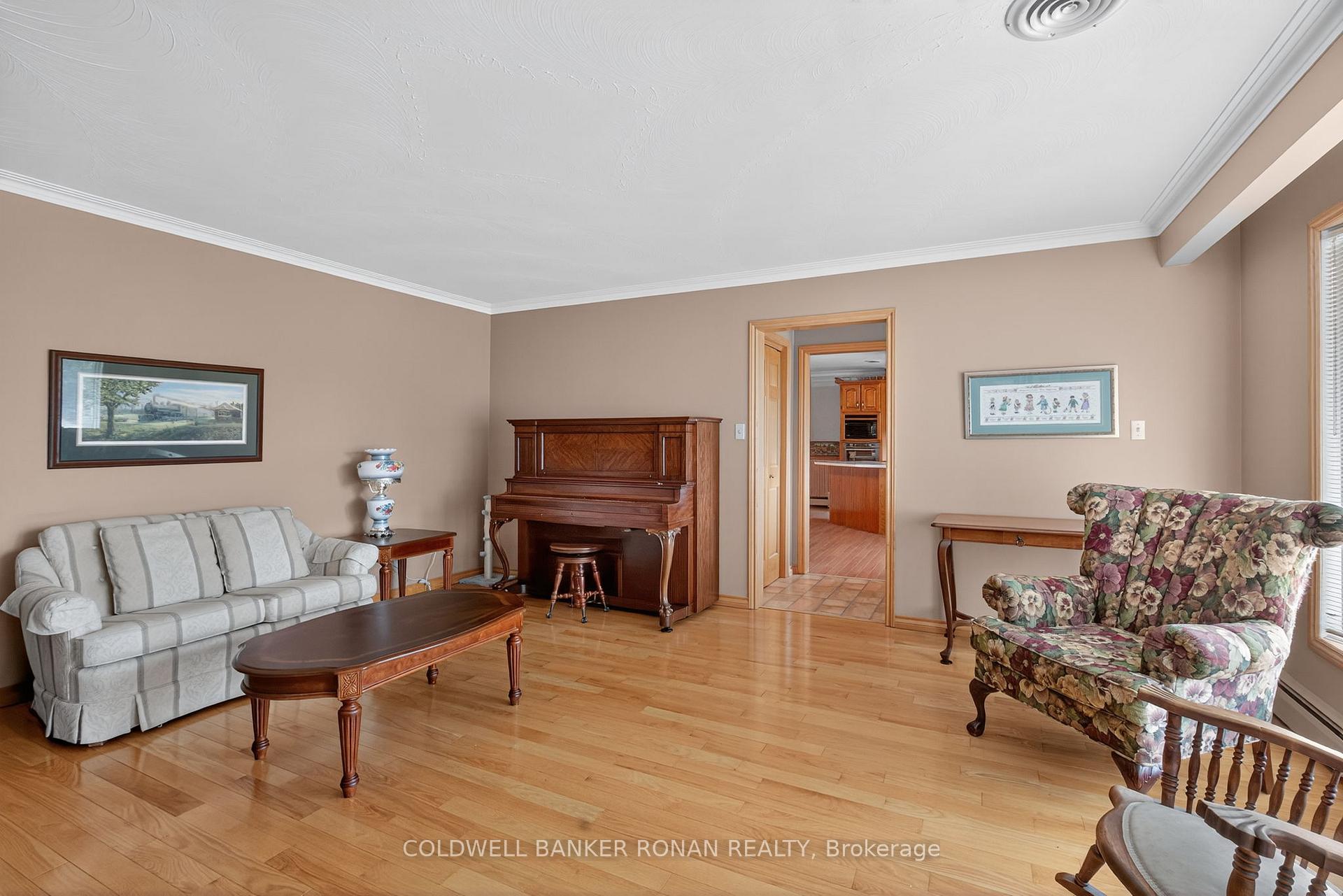 Photo 10 of 8 Douglas Drive, New Tecumseth, Alliston — HOMEH