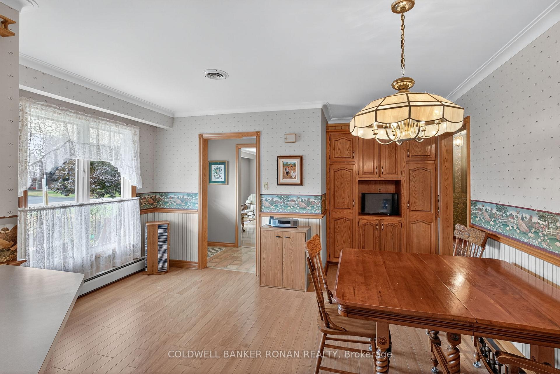 Photo 9 of 8 Douglas Drive, New Tecumseth, Alliston — HOMEH