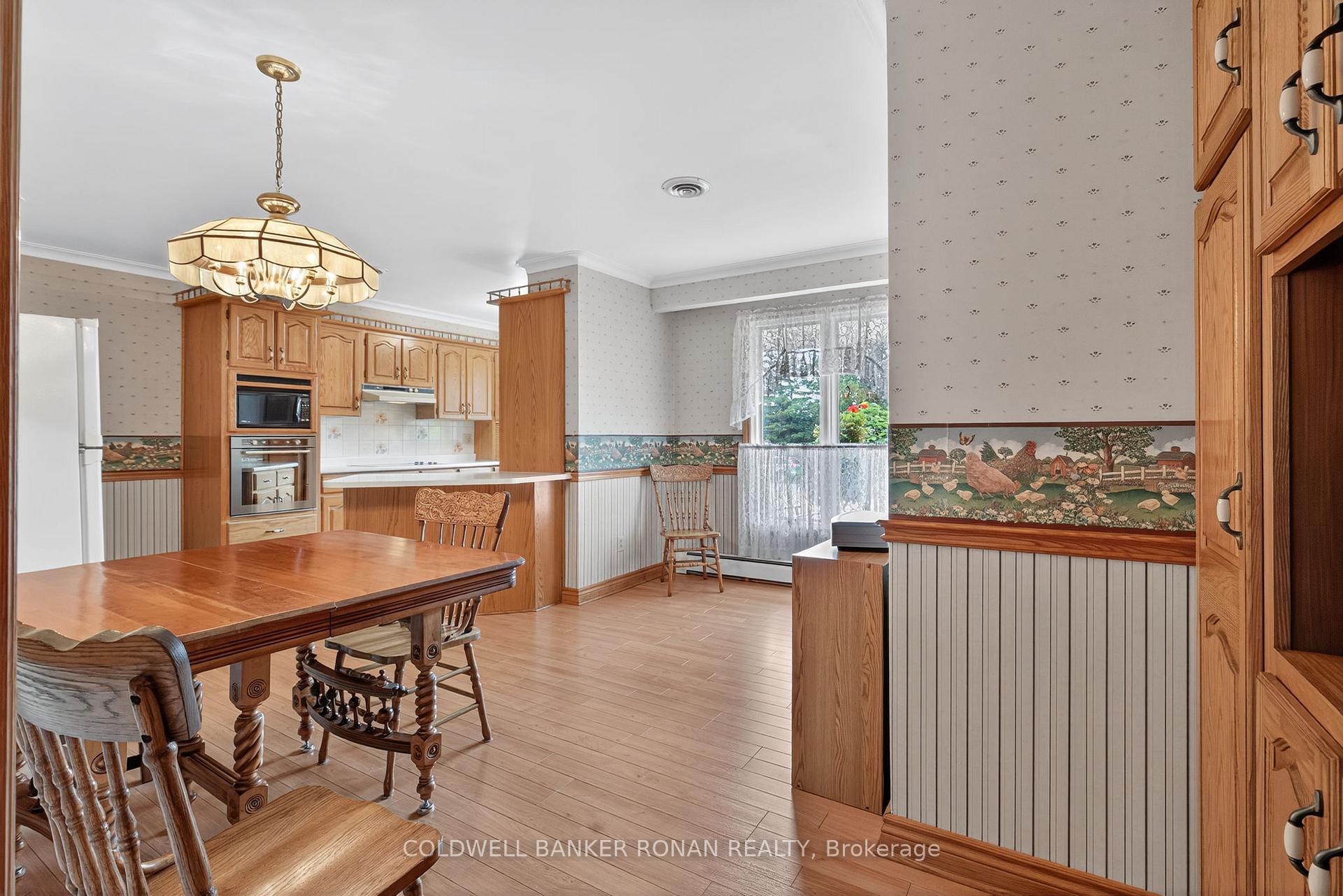 Photo 14 of 8 Douglas Drive, New Tecumseth, Alliston — HOMEH