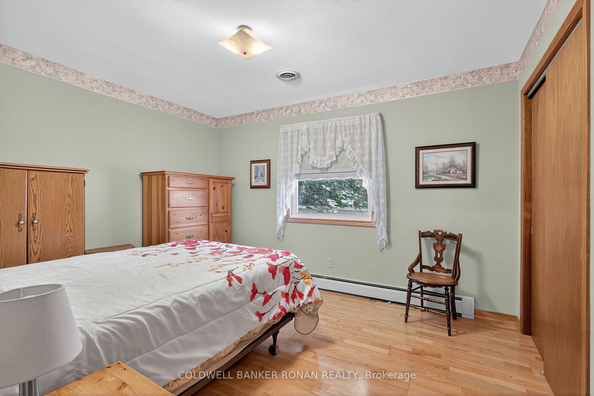 Photo 12 of 8 Douglas Drive, New Tecumseth, Alliston — HOMEH