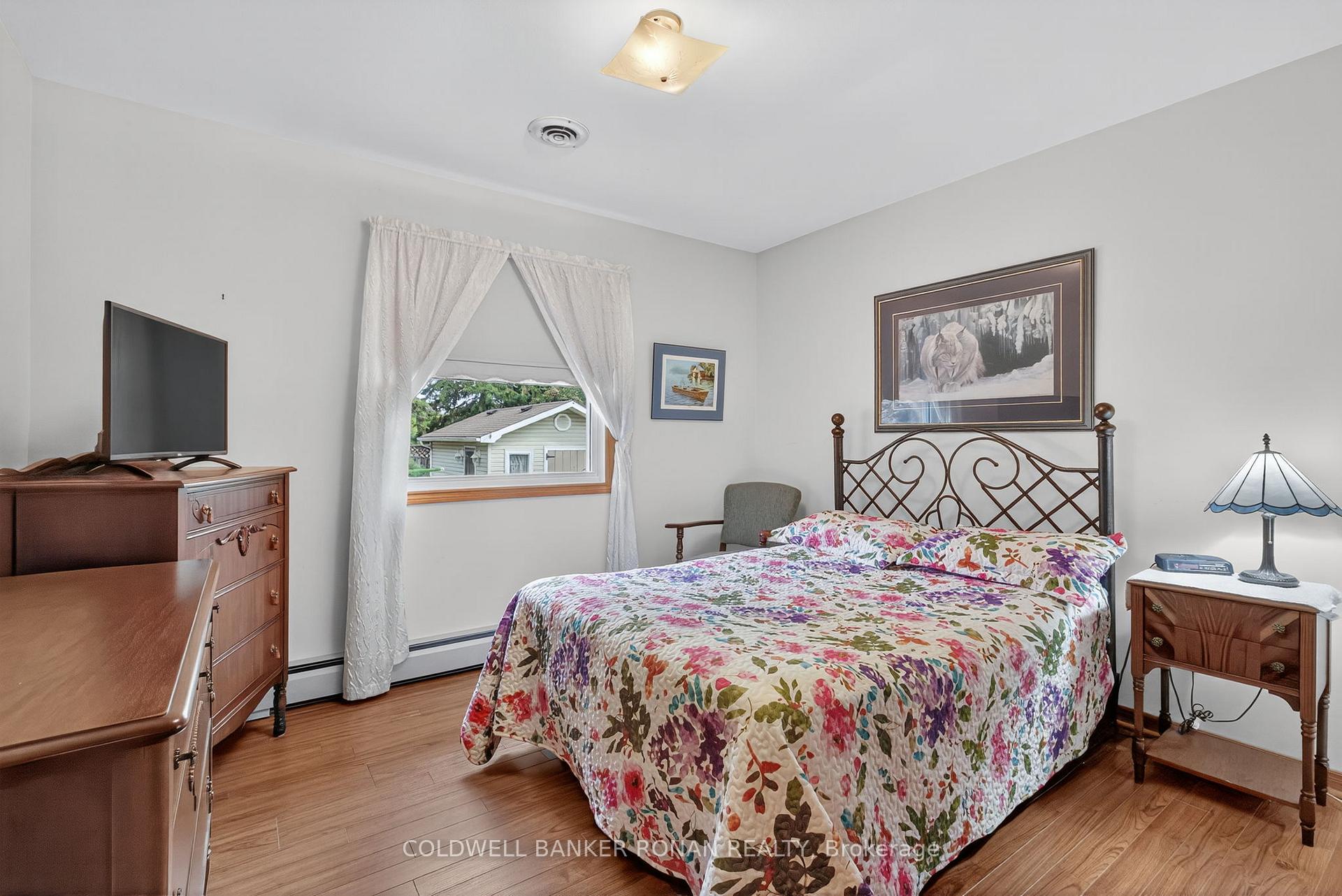 Photo 18 of 8 Douglas Drive, New Tecumseth, Alliston — HOMEH