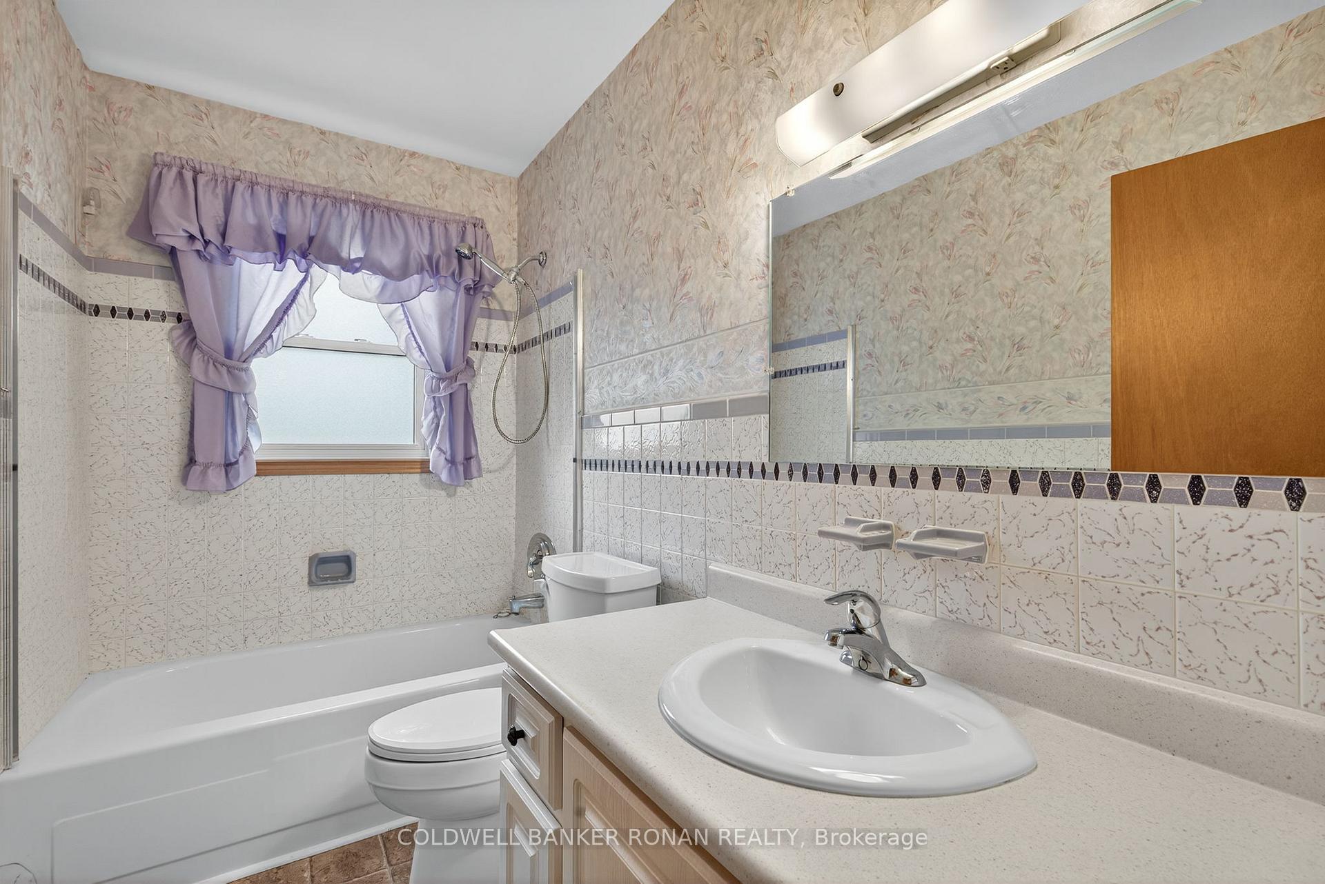 Photo 19 of 8 Douglas Drive, New Tecumseth, Alliston — HOMEH