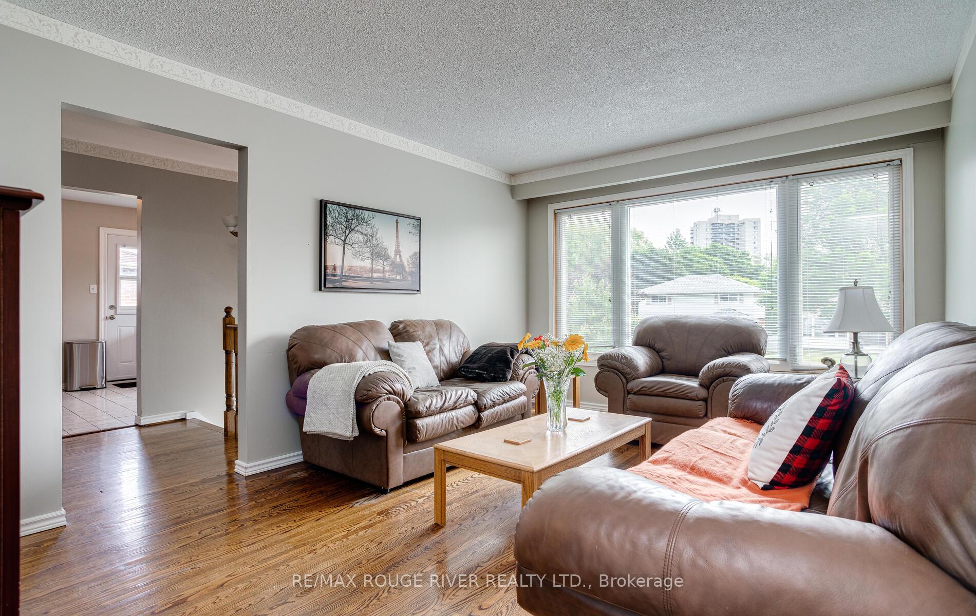 Photo 3 of 690 Central Park Boulevard N, Oshawa, Centennial — HOMEH