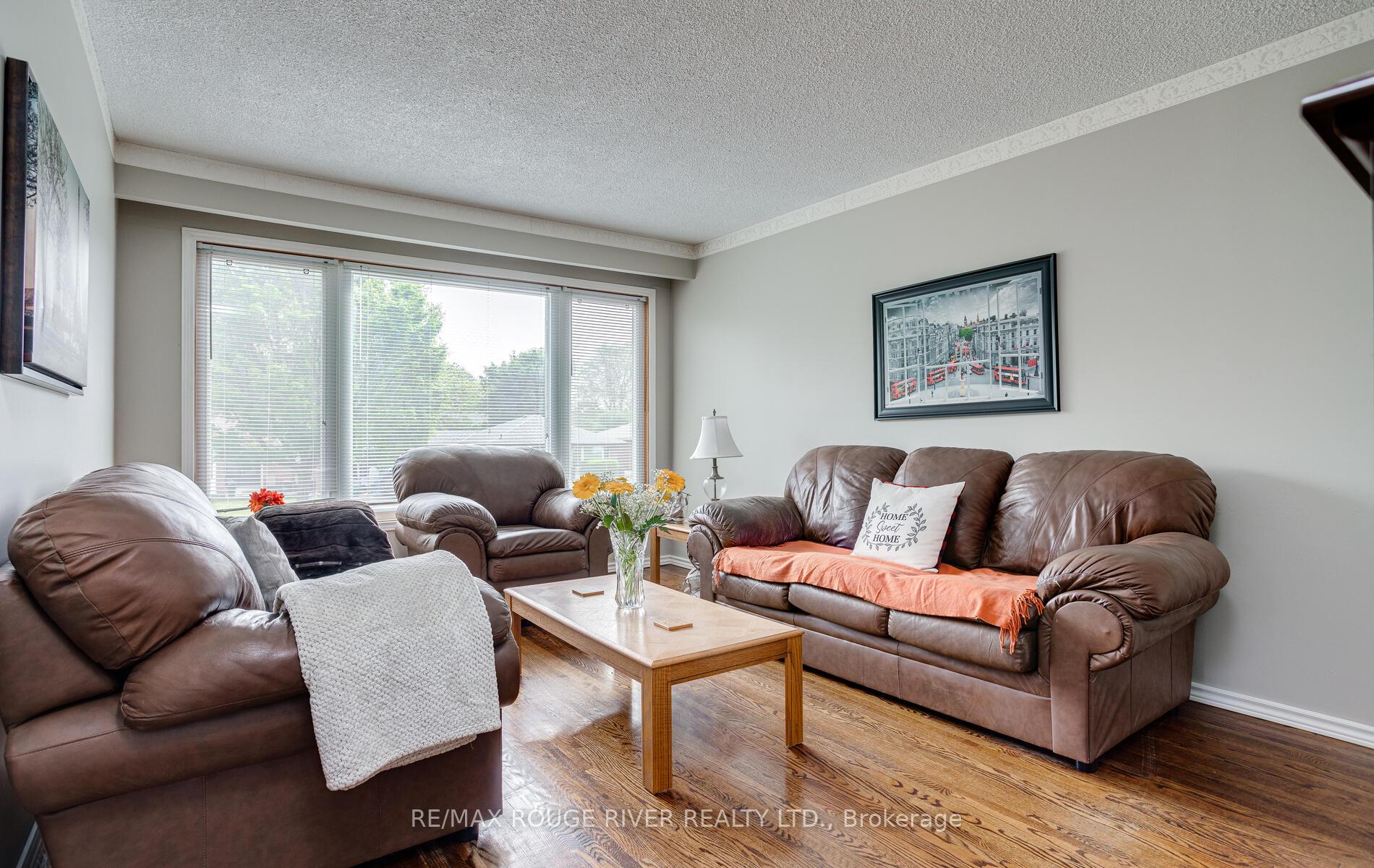 Photo 4 of 690 Central Park Boulevard N, Oshawa, Centennial — HOMEH