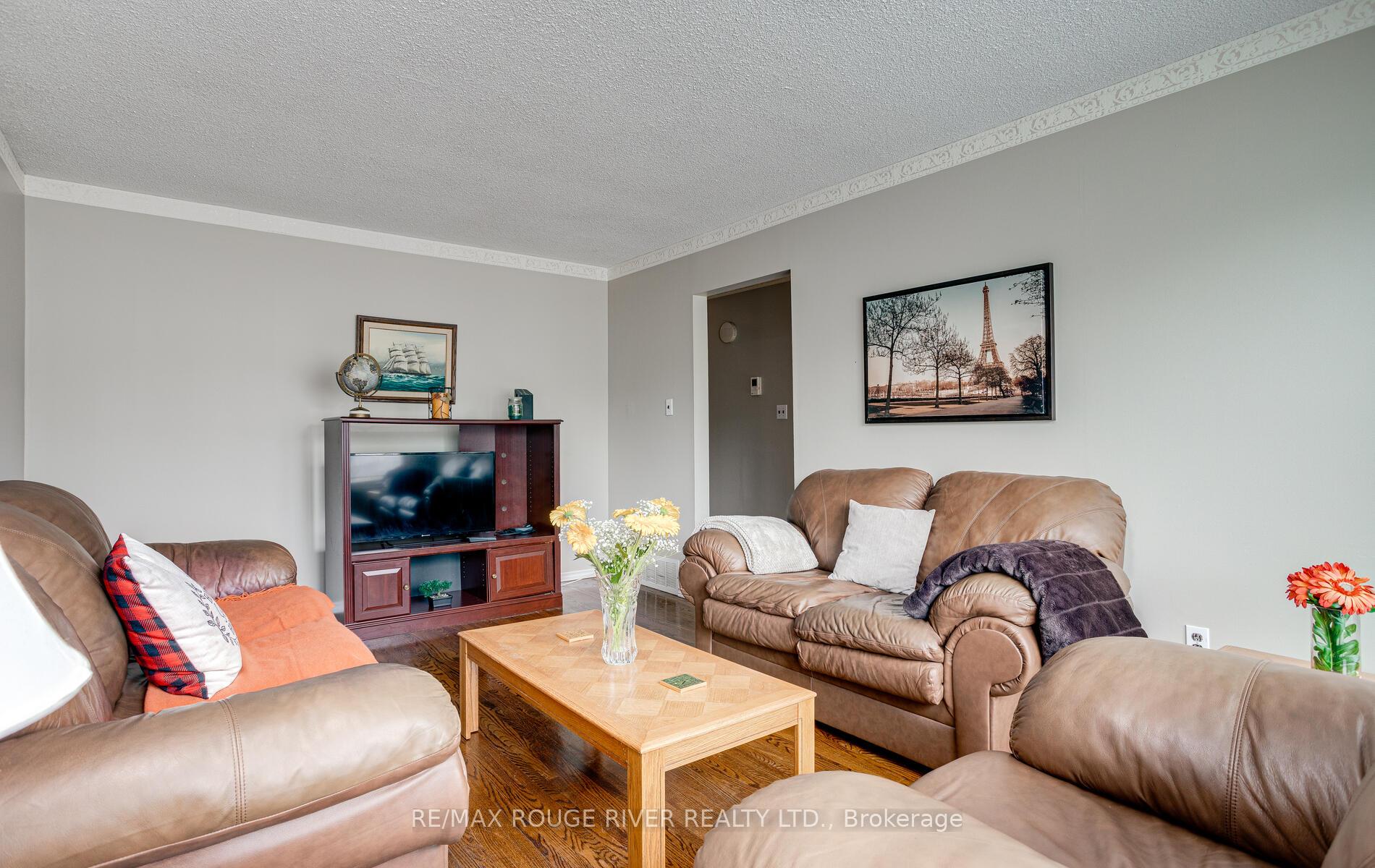 Photo 14 of 690 Central Park Boulevard N, Oshawa, Centennial — HOMEH