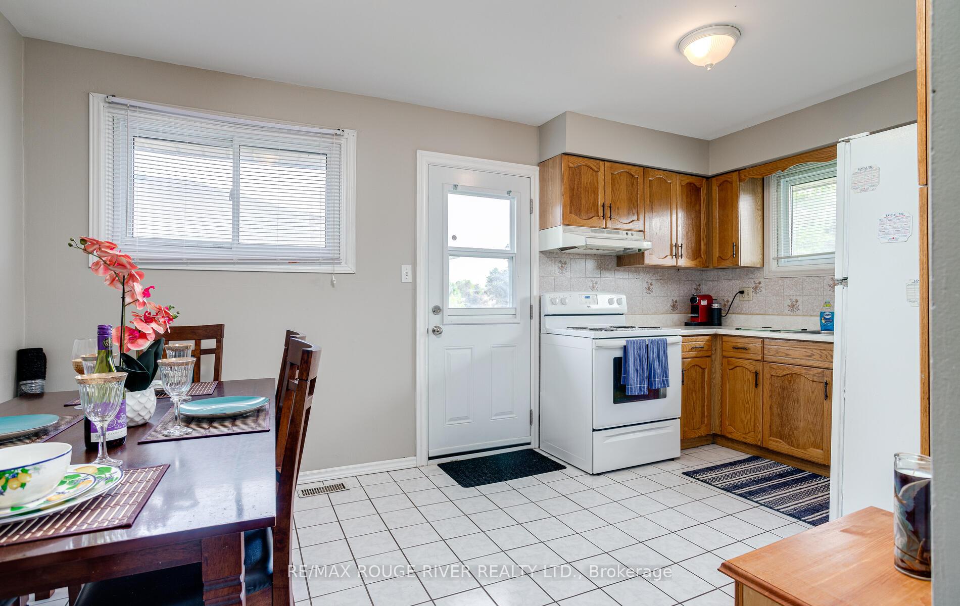 Photo 2 of 690 Central Park Boulevard N, Oshawa, Centennial — HOMEH