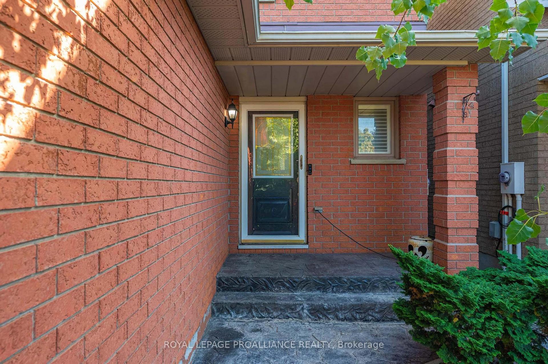 Photo 5 of 7 Fieldcrest Avenue, Clarington, Courtice — HOMEH