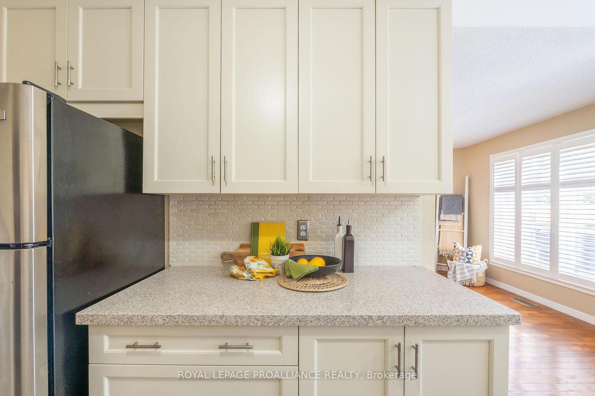 Photo 6 of 7 Fieldcrest Avenue, Clarington, Courtice — HOMEH