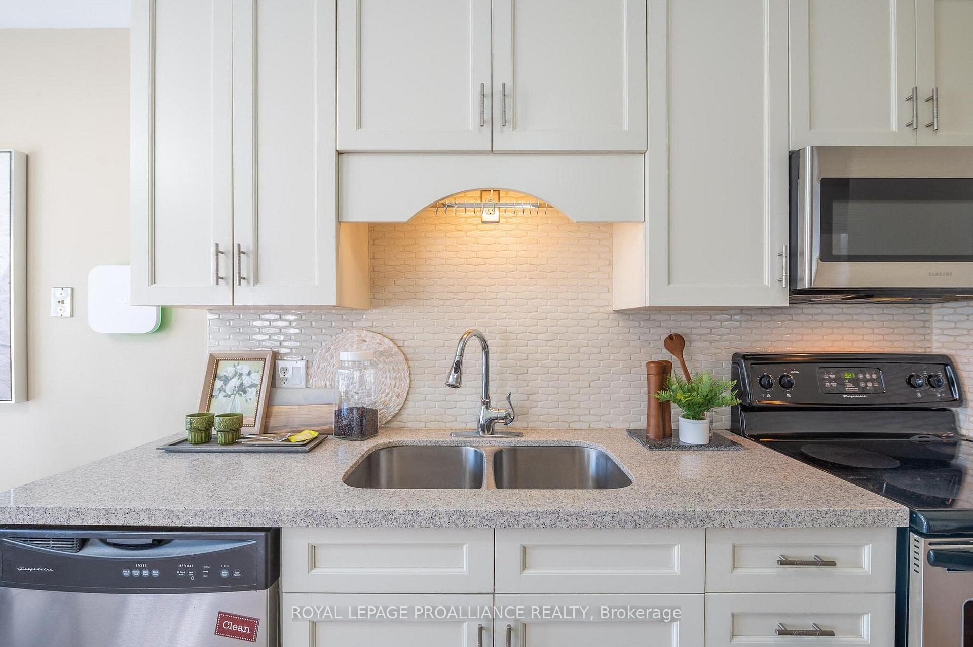 Photo 4 of 7 Fieldcrest Avenue, Clarington, Courtice — HOMEH