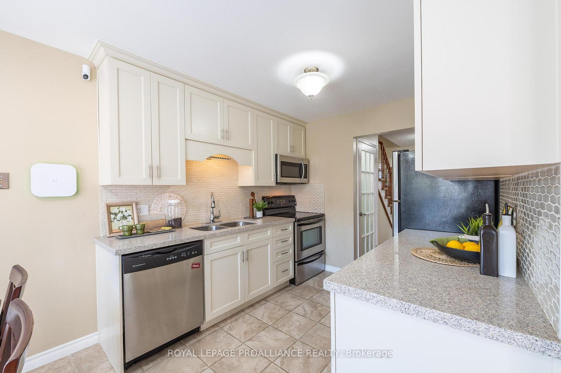 Photo 10 of 7 Fieldcrest Avenue, Clarington, Courtice — HOMEH