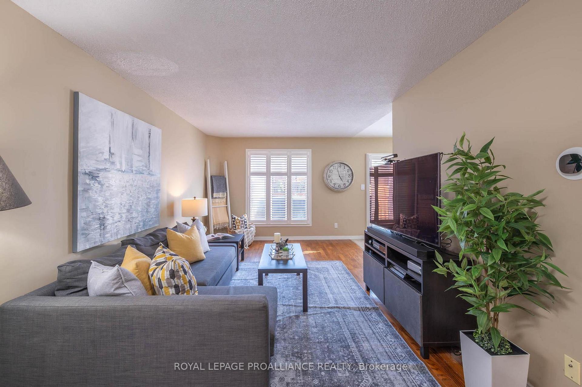 Photo 8 of 7 Fieldcrest Avenue, Clarington, Courtice — HOMEH
